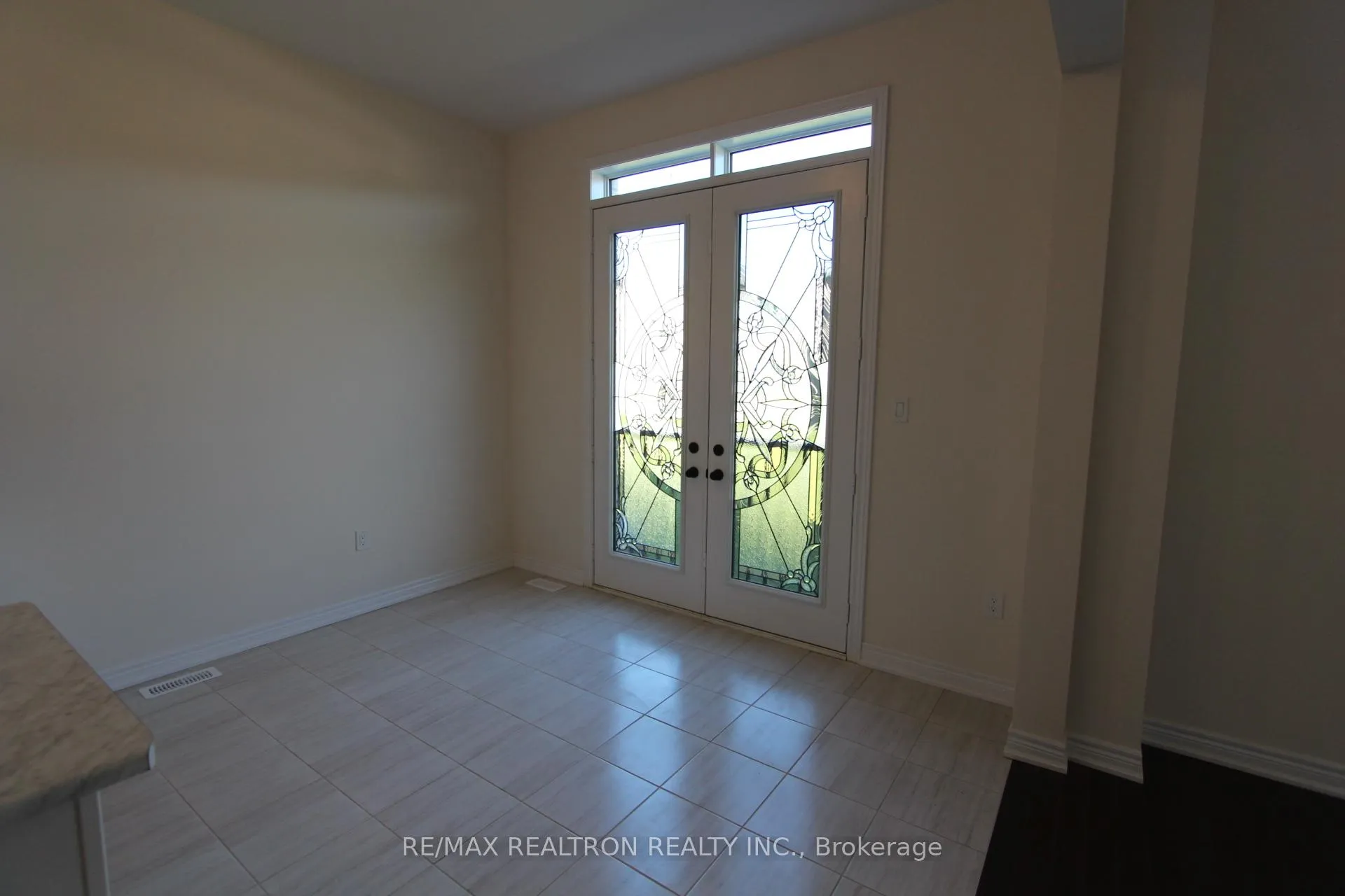 Photo 11 of 2105 Coppermine Street, Oshawa, Kedron — HOMEH
