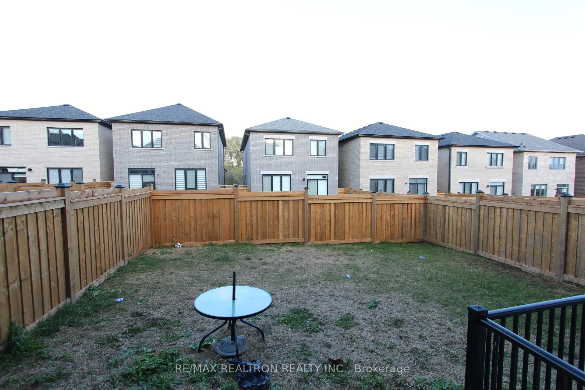 Photo 12 of 2105 Coppermine Street, Oshawa, Kedron — HOMEH