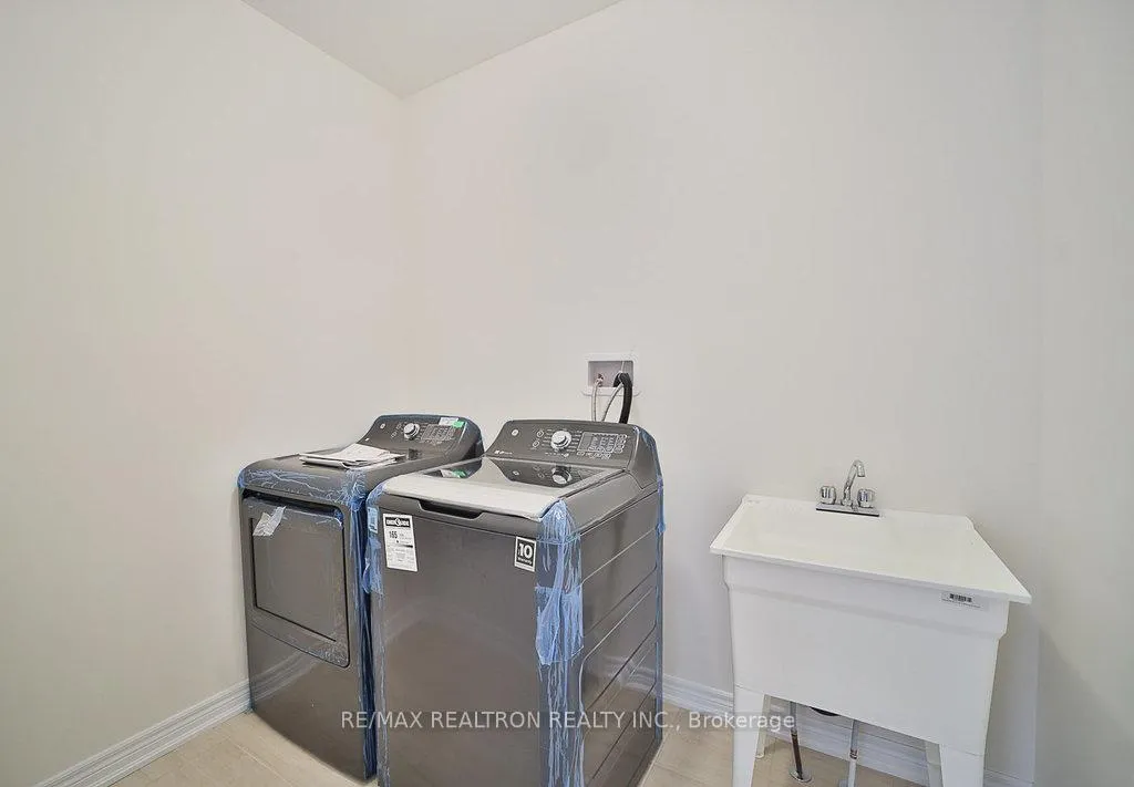 Photo 25 of 2105 Coppermine Street, Oshawa, Kedron — HOMEH
