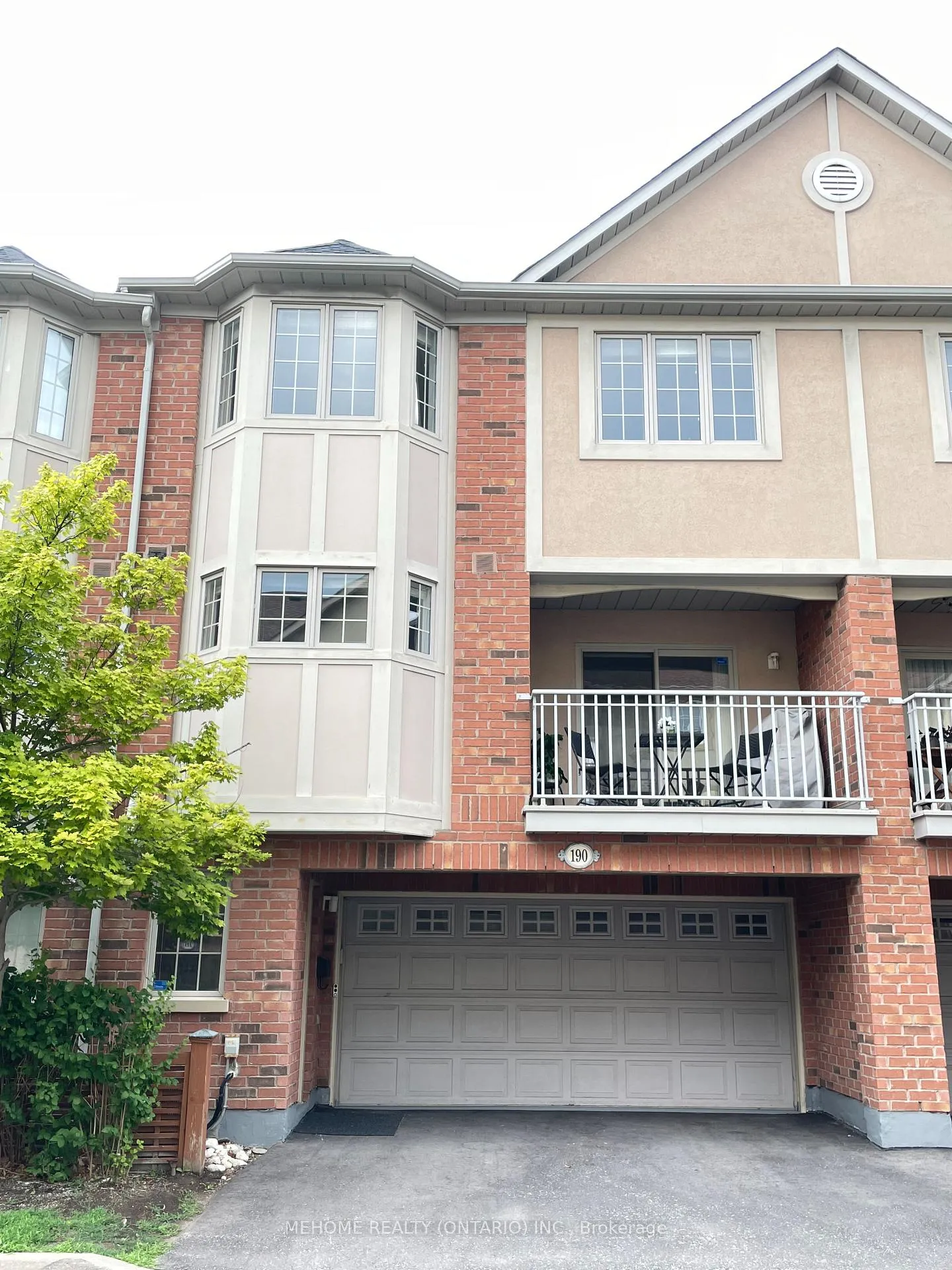 Photo 2 of 190 Legends Way, Markham, Unionville — HOMEH