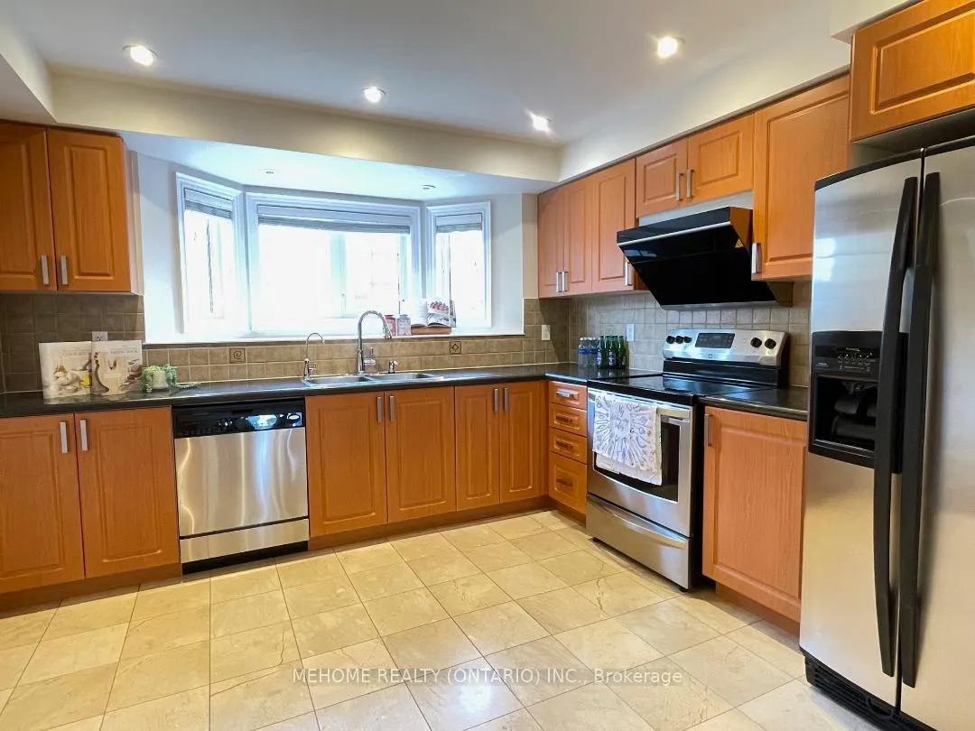 Photo 14 of 190 Legends Way, Markham, Unionville — HOMEH