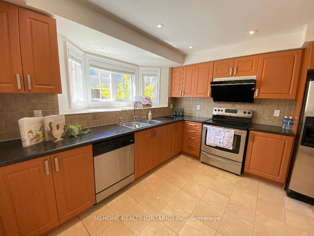 Photo 17 of 190 Legends Way, Markham, Unionville — HOMEH