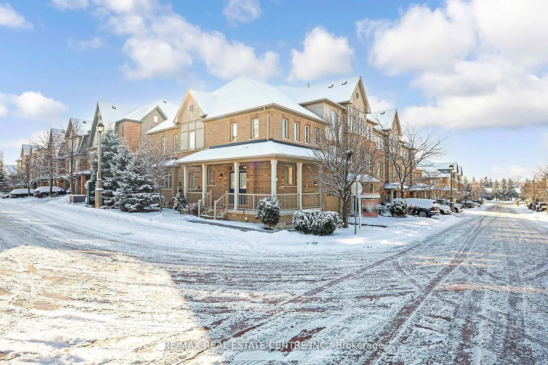 Photo 2 of 27 Cedar Lake Crescent, Brampton, Bram West — HOMEH