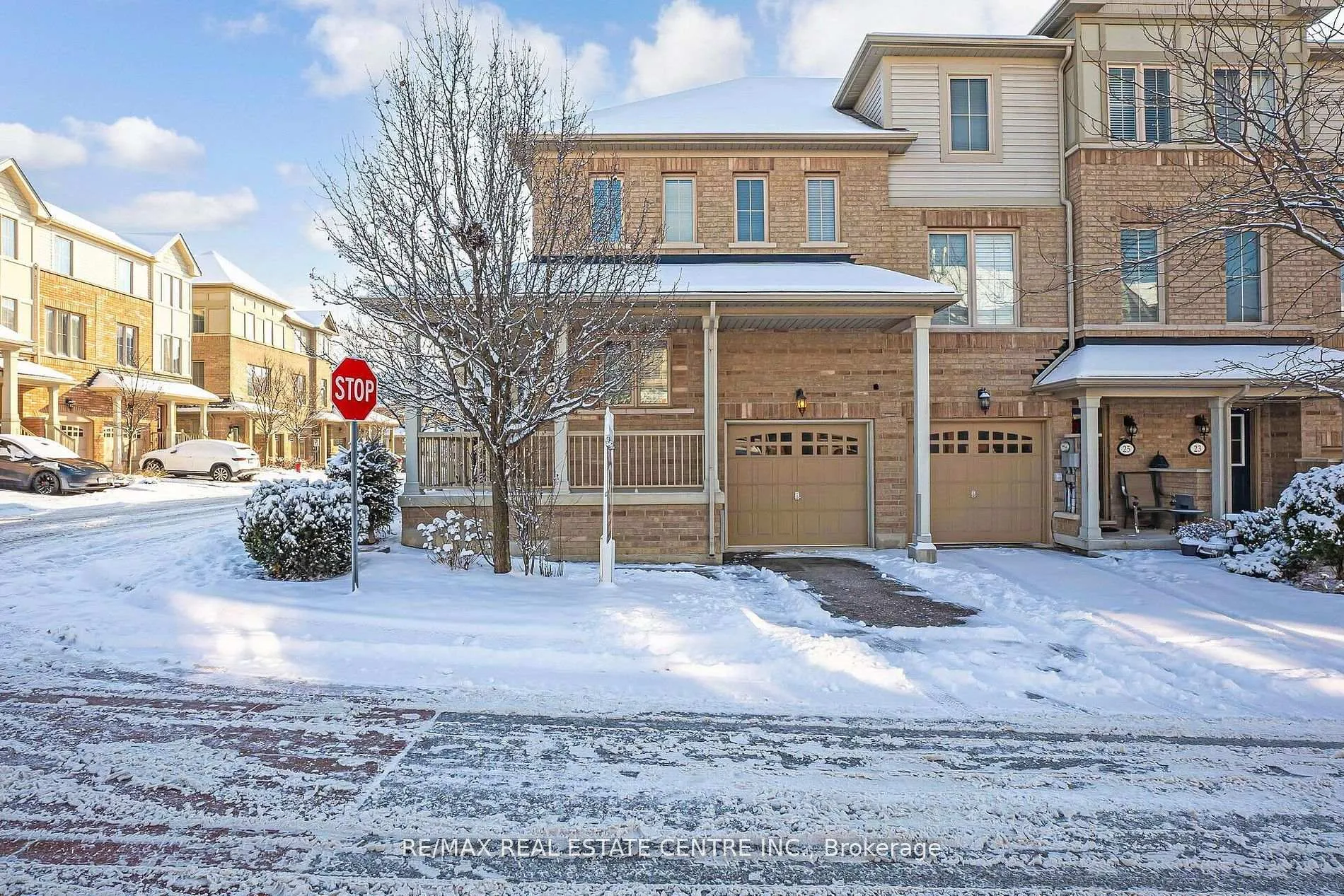 Photo 3 of 27 Cedar Lake Crescent, Brampton, Bram West — HOMEH