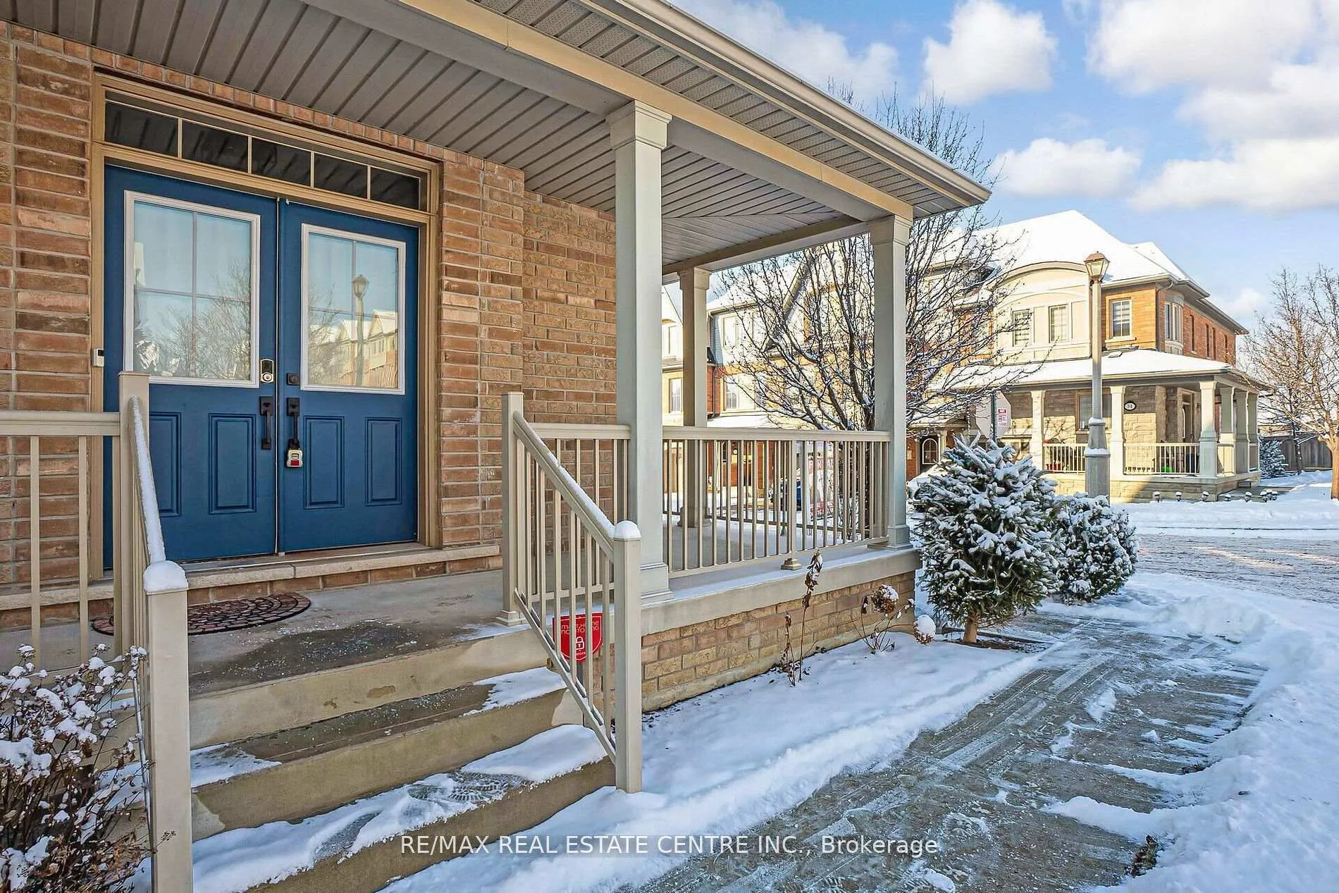 Photo 5 of 27 Cedar Lake Crescent, Brampton, Bram West — HOMEH