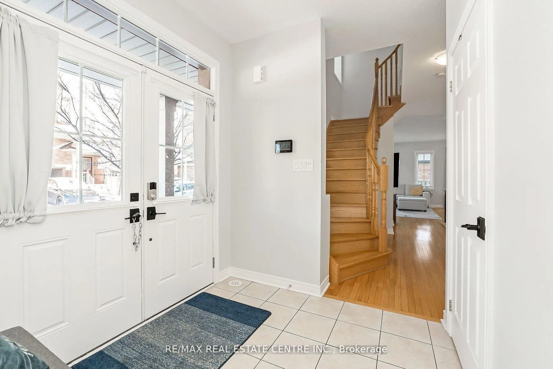 Photo 7 of 27 Cedar Lake Crescent, Brampton, Bram West — HOMEH