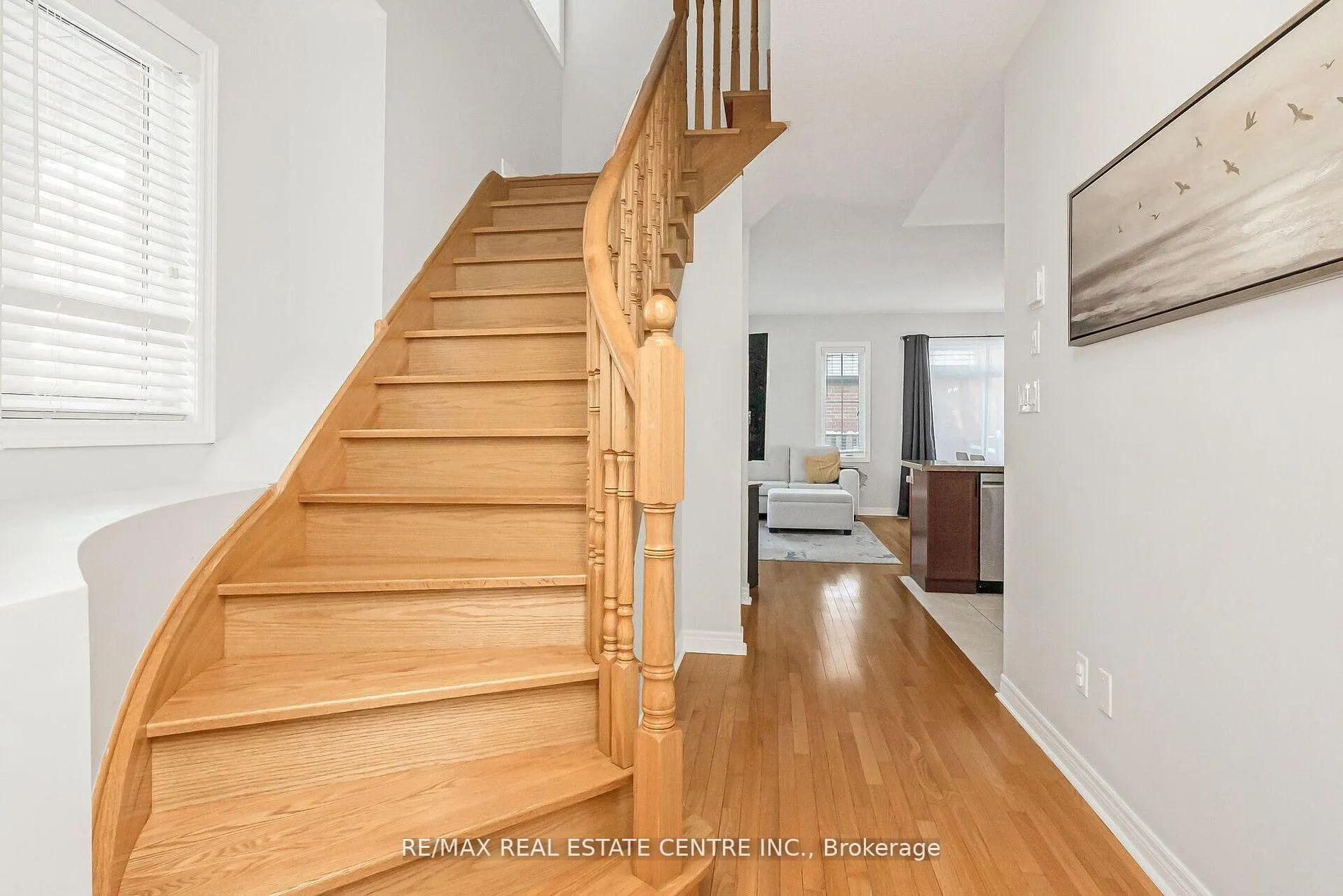 Photo 8 of 27 Cedar Lake Crescent, Brampton, Bram West — HOMEH