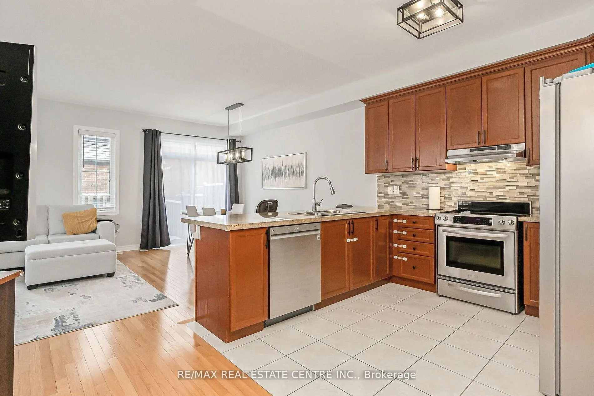 Photo 9 of 27 Cedar Lake Crescent, Brampton, Bram West — HOMEH
