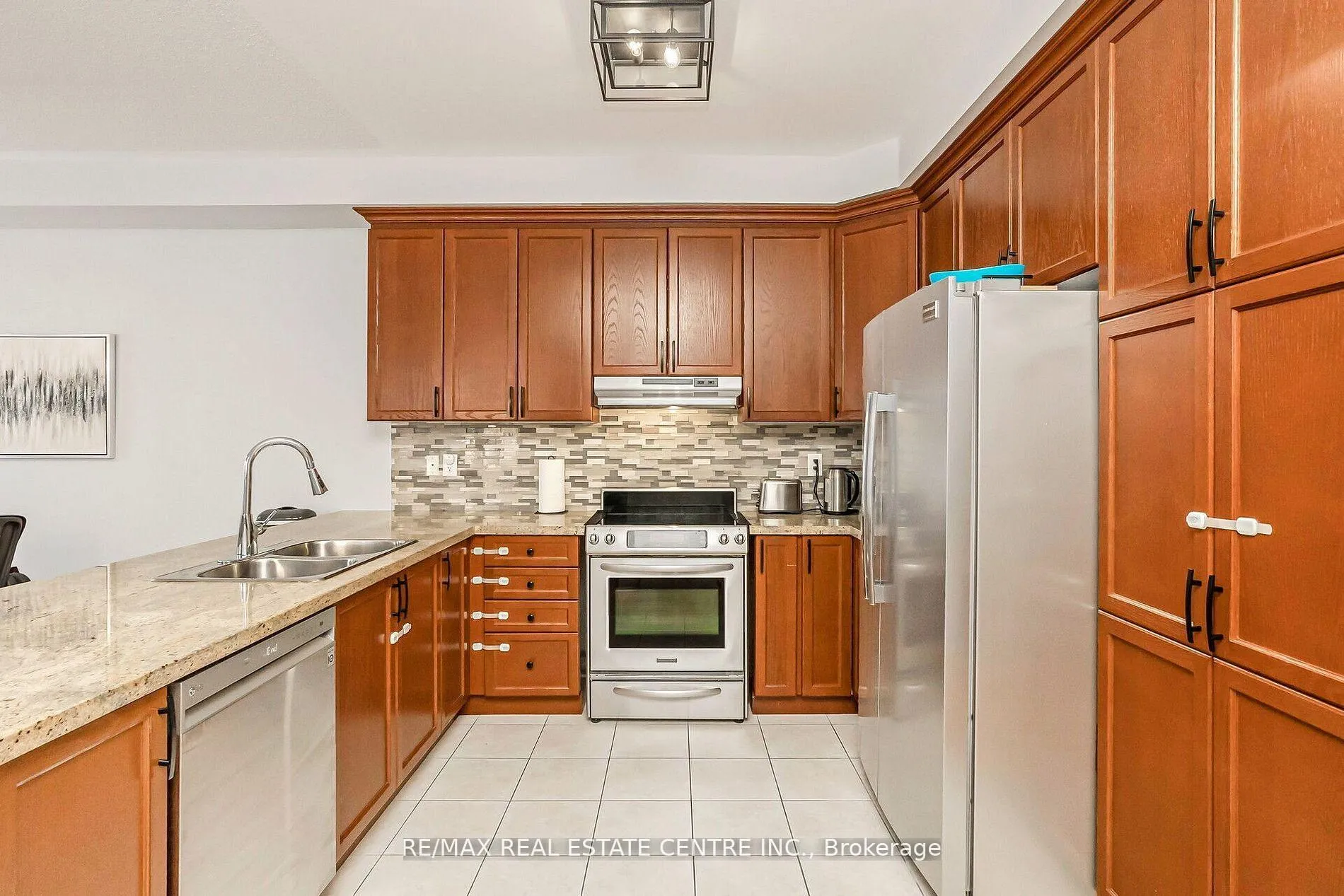 Photo 10 of 27 Cedar Lake Crescent, Brampton, Bram West — HOMEH