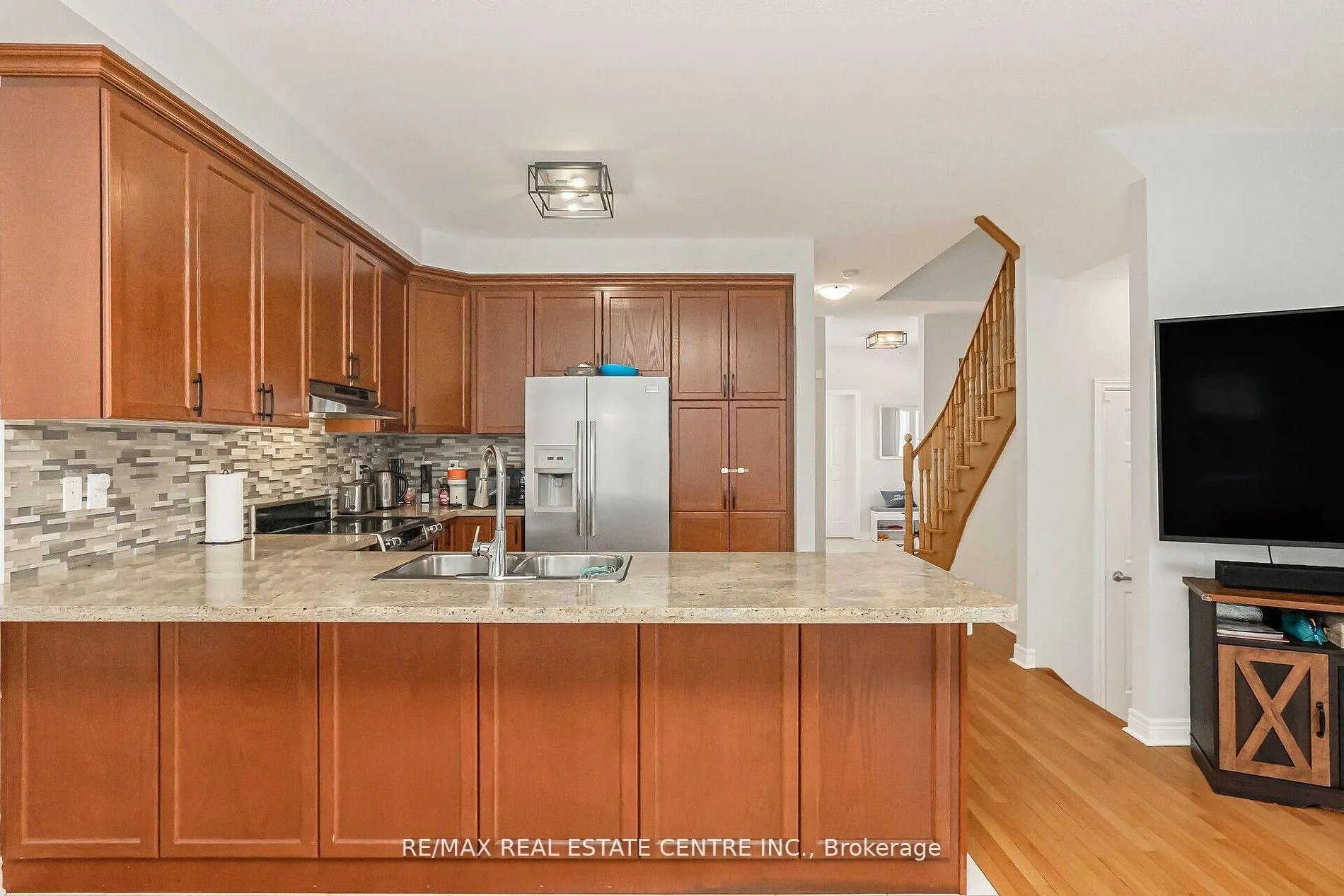 Photo 11 of 27 Cedar Lake Crescent, Brampton, Bram West — HOMEH