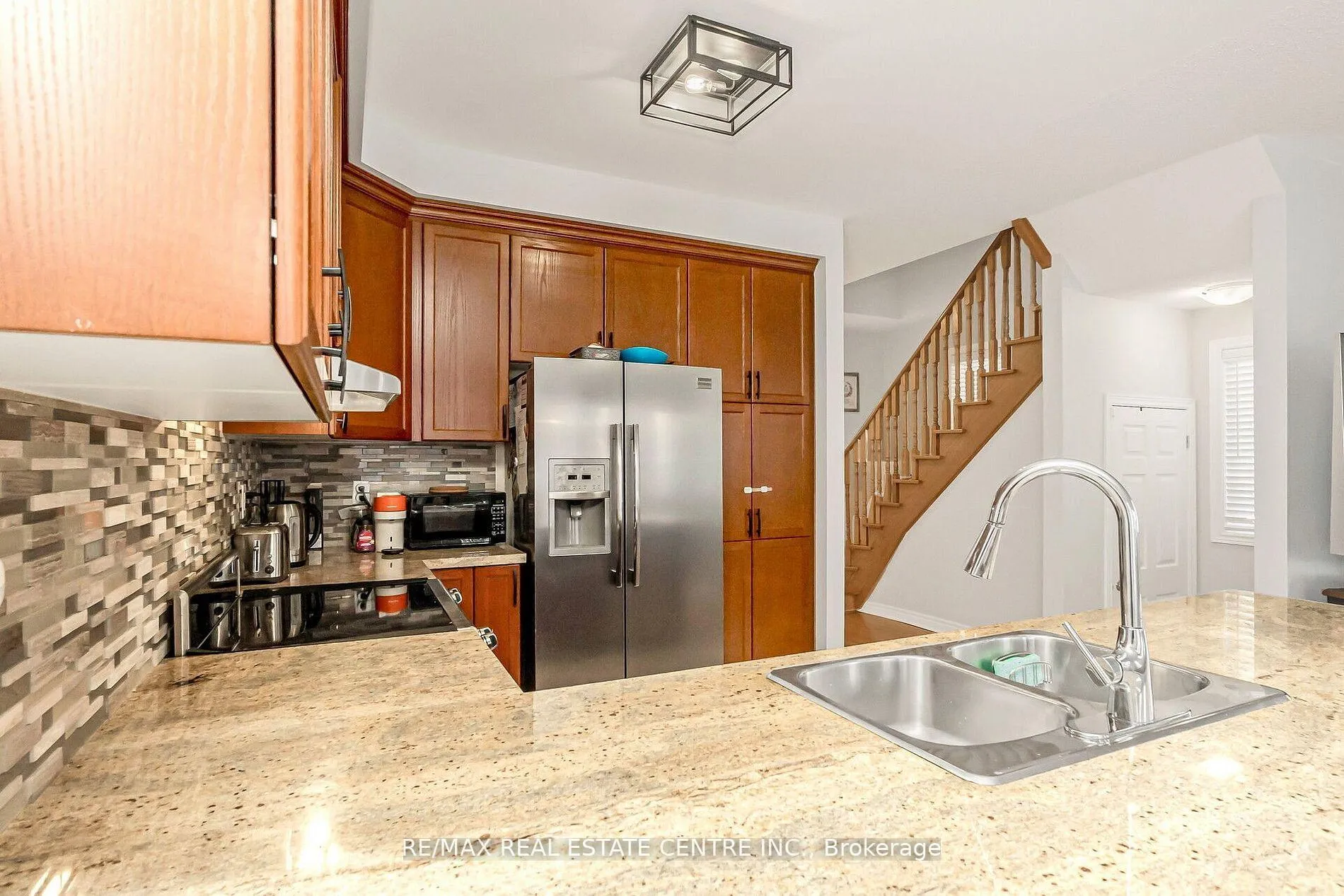 Photo 13 of 27 Cedar Lake Crescent, Brampton, Bram West — HOMEH