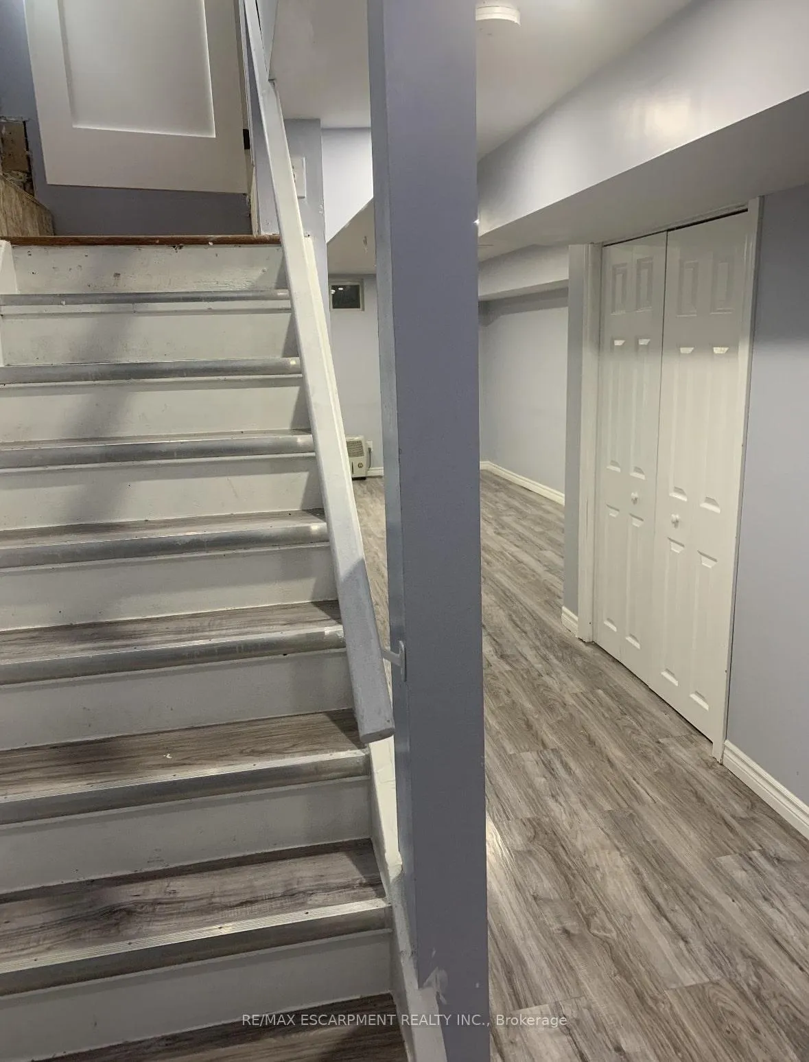 Photo 6 of 560 Stonehenge Drive, Hamilton, Meadowlands — HOMEH