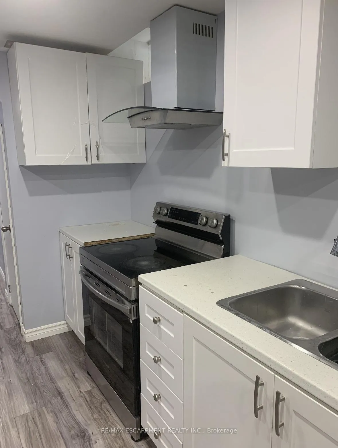 Photo 7 of 560 Stonehenge Drive, Hamilton, Meadowlands — HOMEH