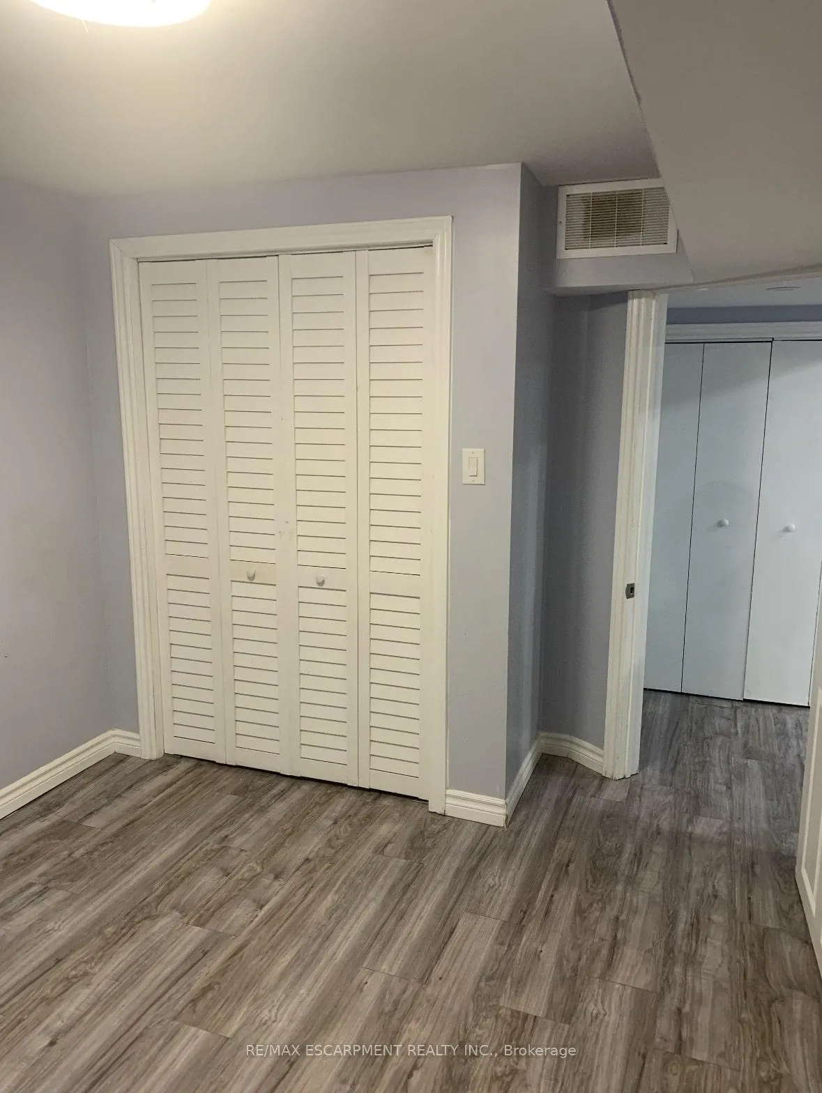 Photo 9 of 560 Stonehenge Drive, Hamilton, Meadowlands — HOMEH