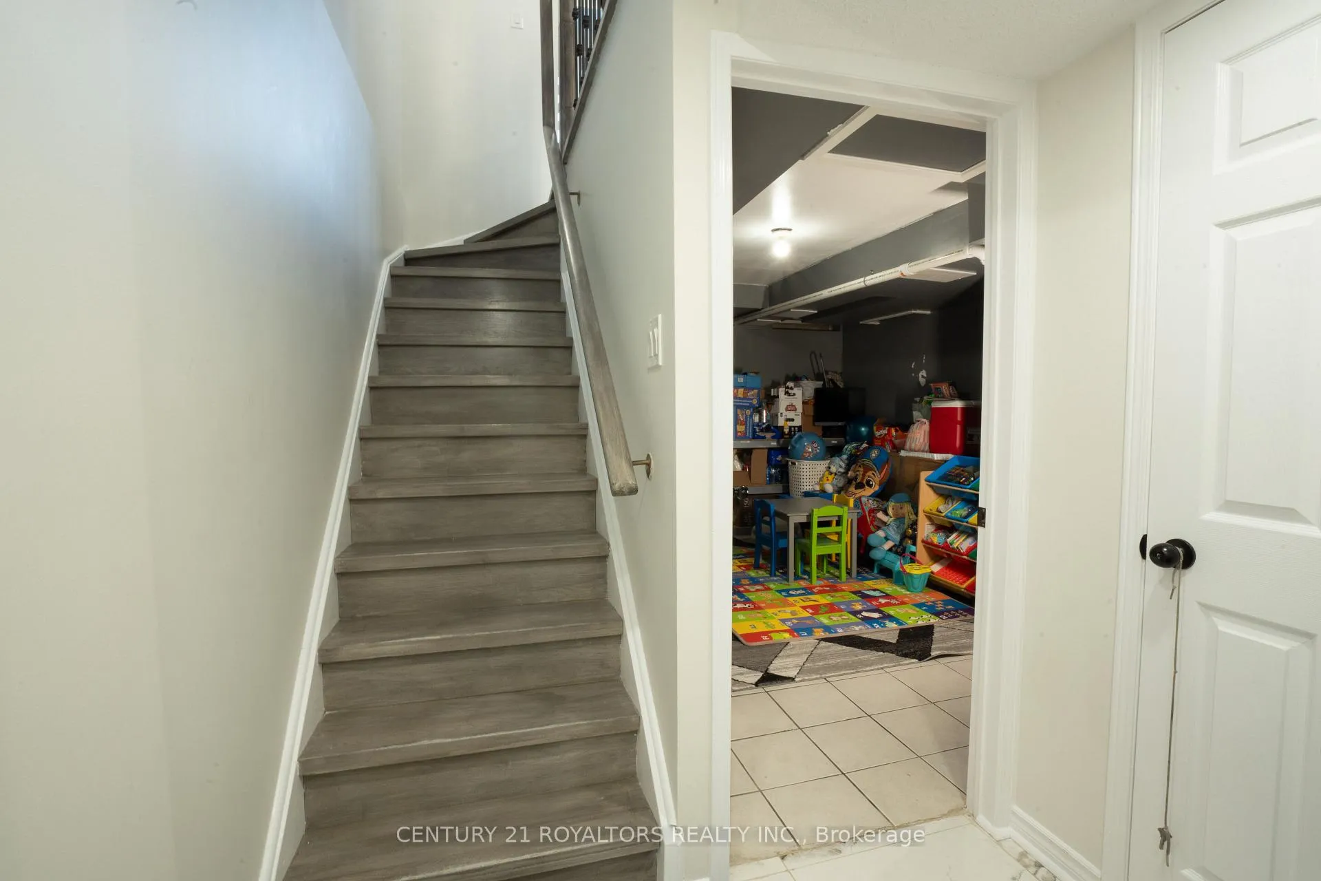 Photo 5 of 28 Spadina Road, Brampton, Brampton East — HOMEH