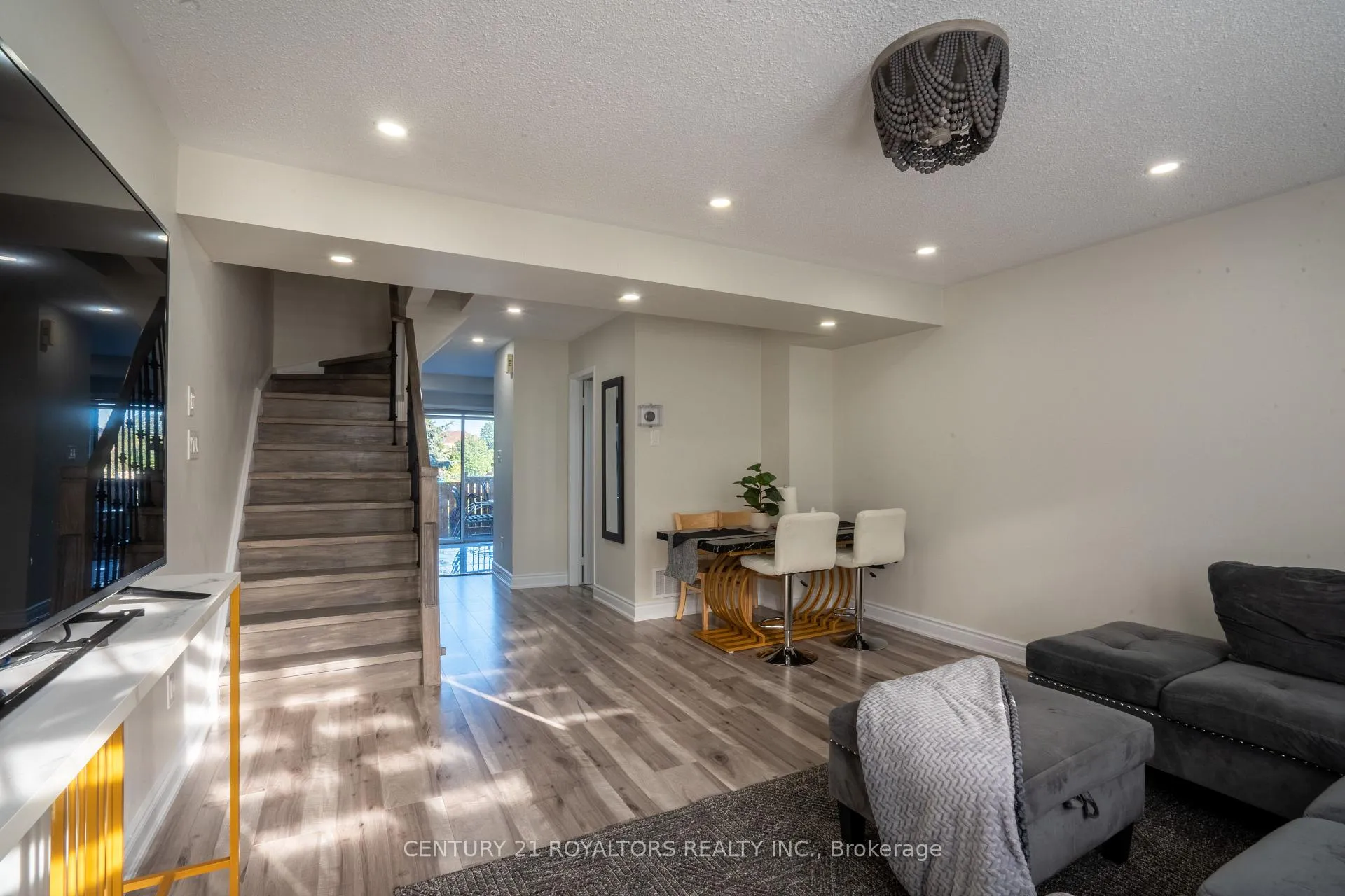 Photo 6 of 28 Spadina Road, Brampton, Brampton East — HOMEH