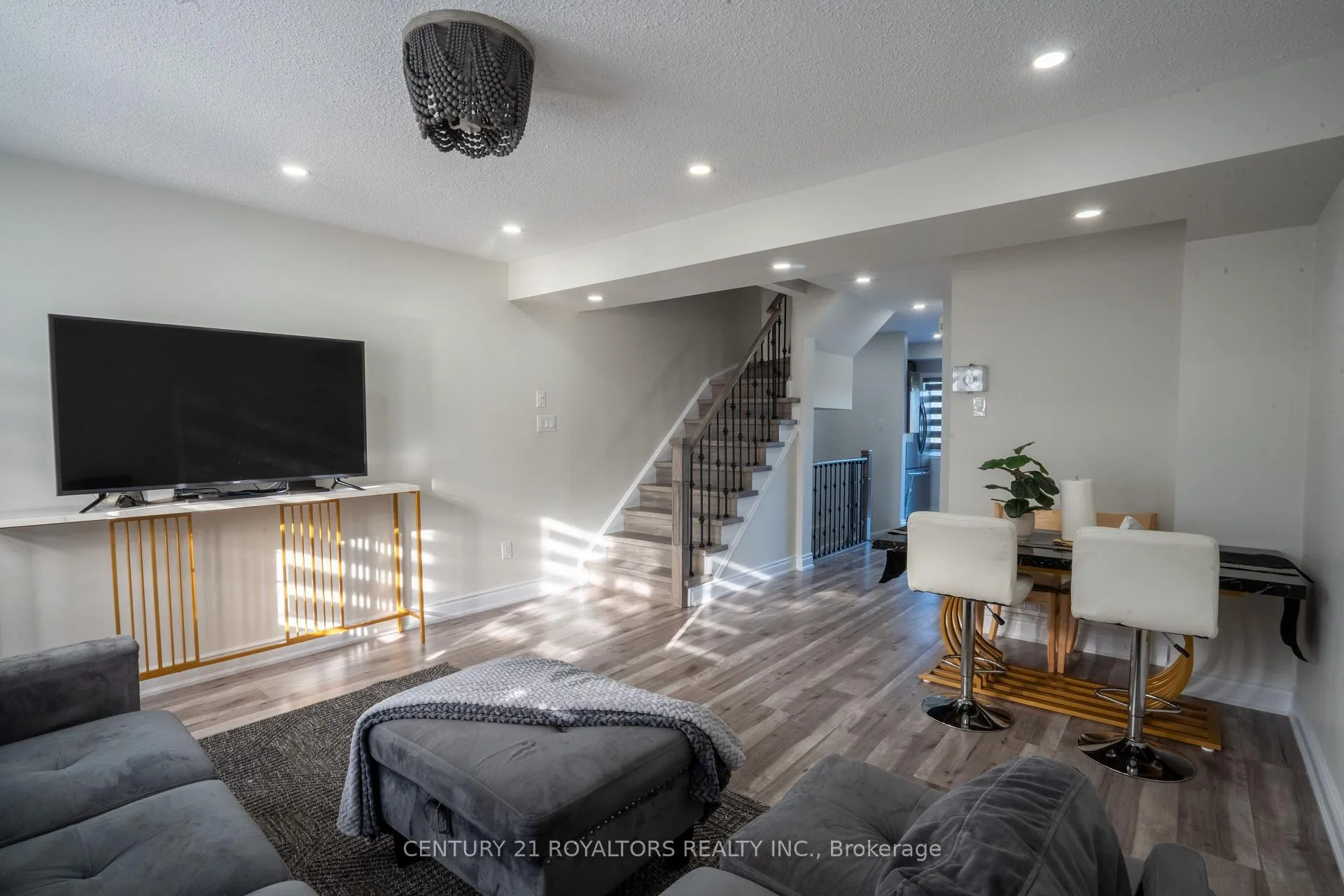 Photo 11 of 28 Spadina Road, Brampton, Brampton East — HOMEH