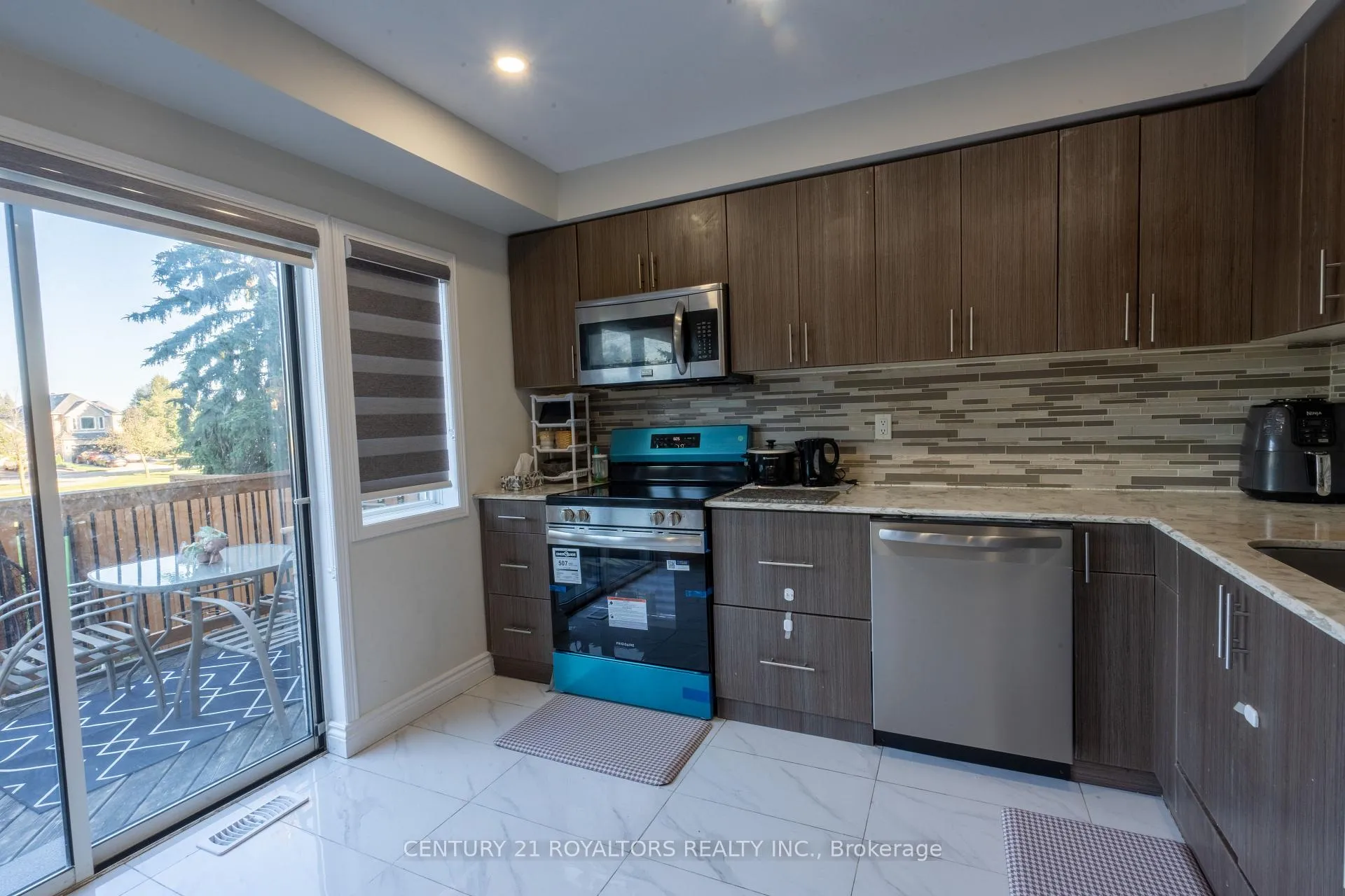 Photo 14 of 28 Spadina Road, Brampton, Brampton East — HOMEH
