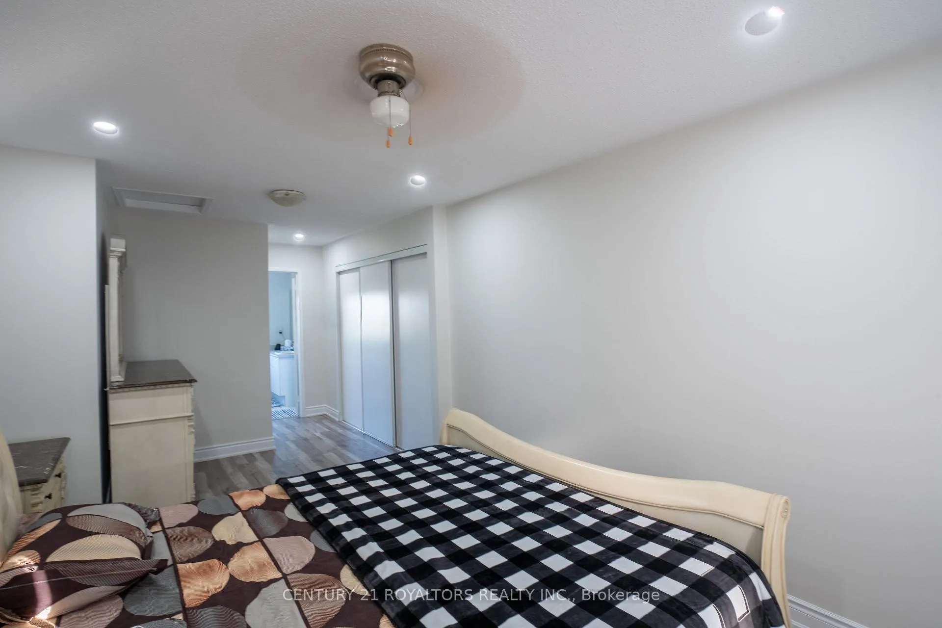 Photo 30 of 28 Spadina Road, Brampton, Brampton East — HOMEH