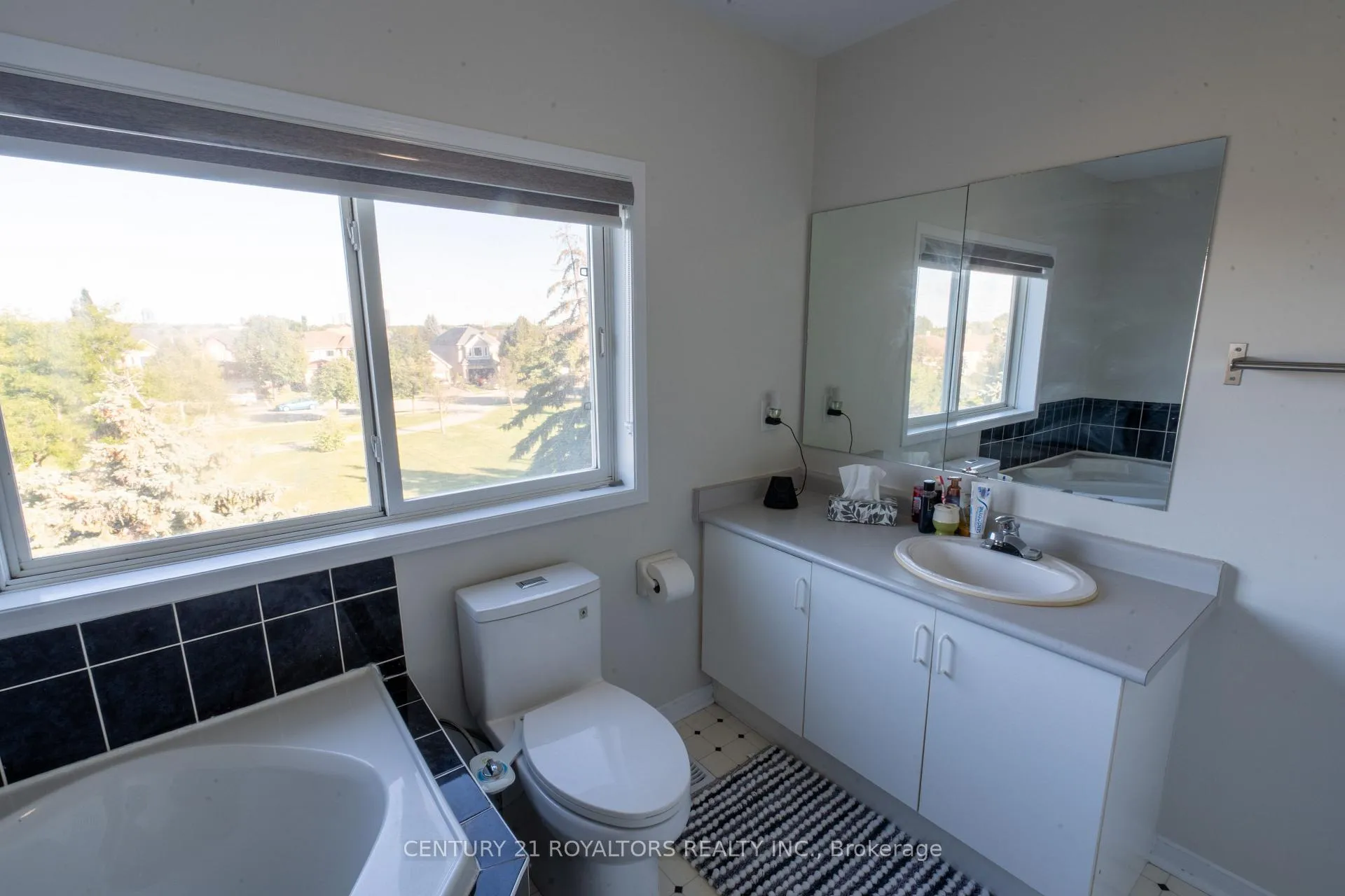 Photo 32 of 28 Spadina Road, Brampton, Brampton East — HOMEH