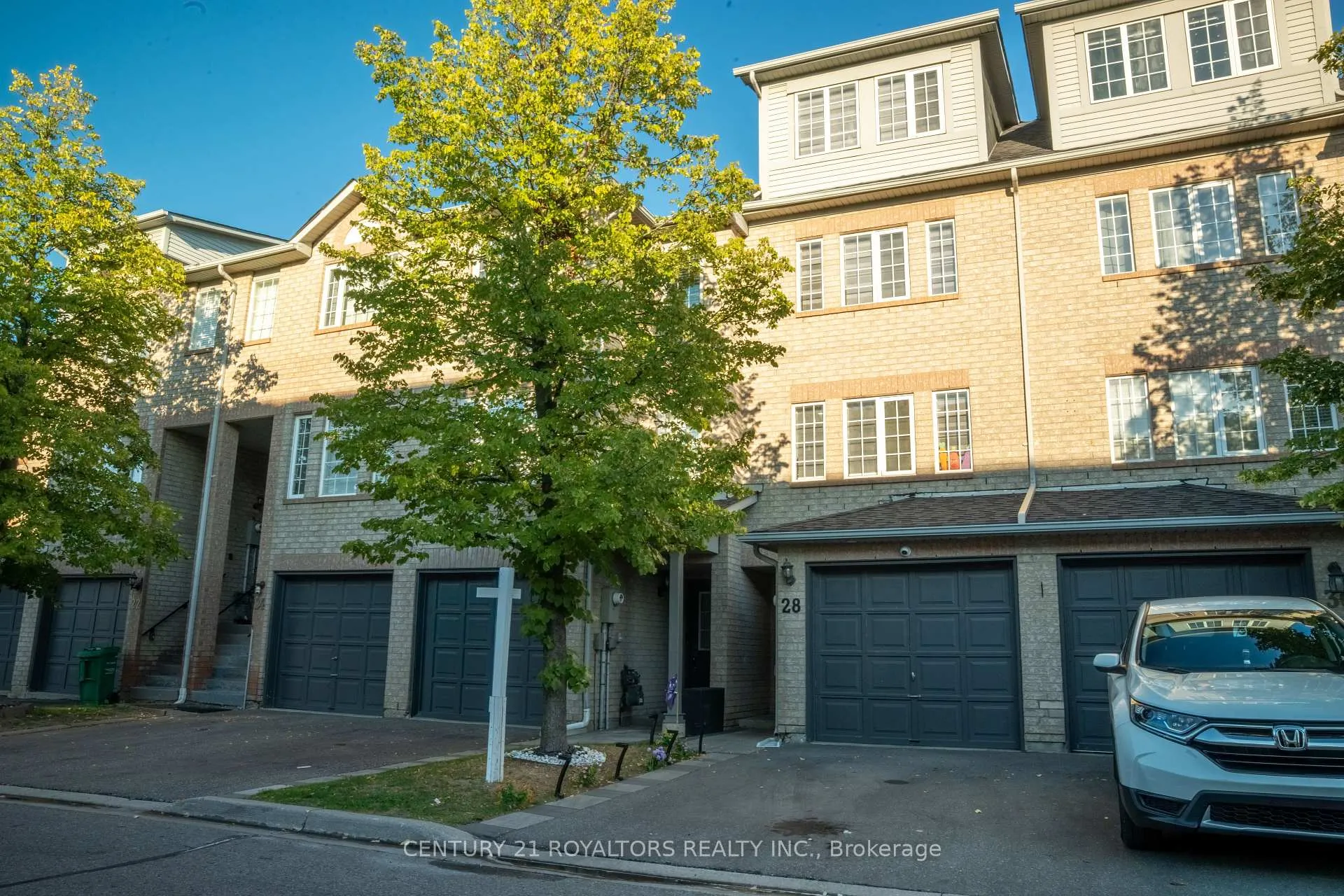 Photo 35 of 28 Spadina Road, Brampton, Brampton East — HOMEH