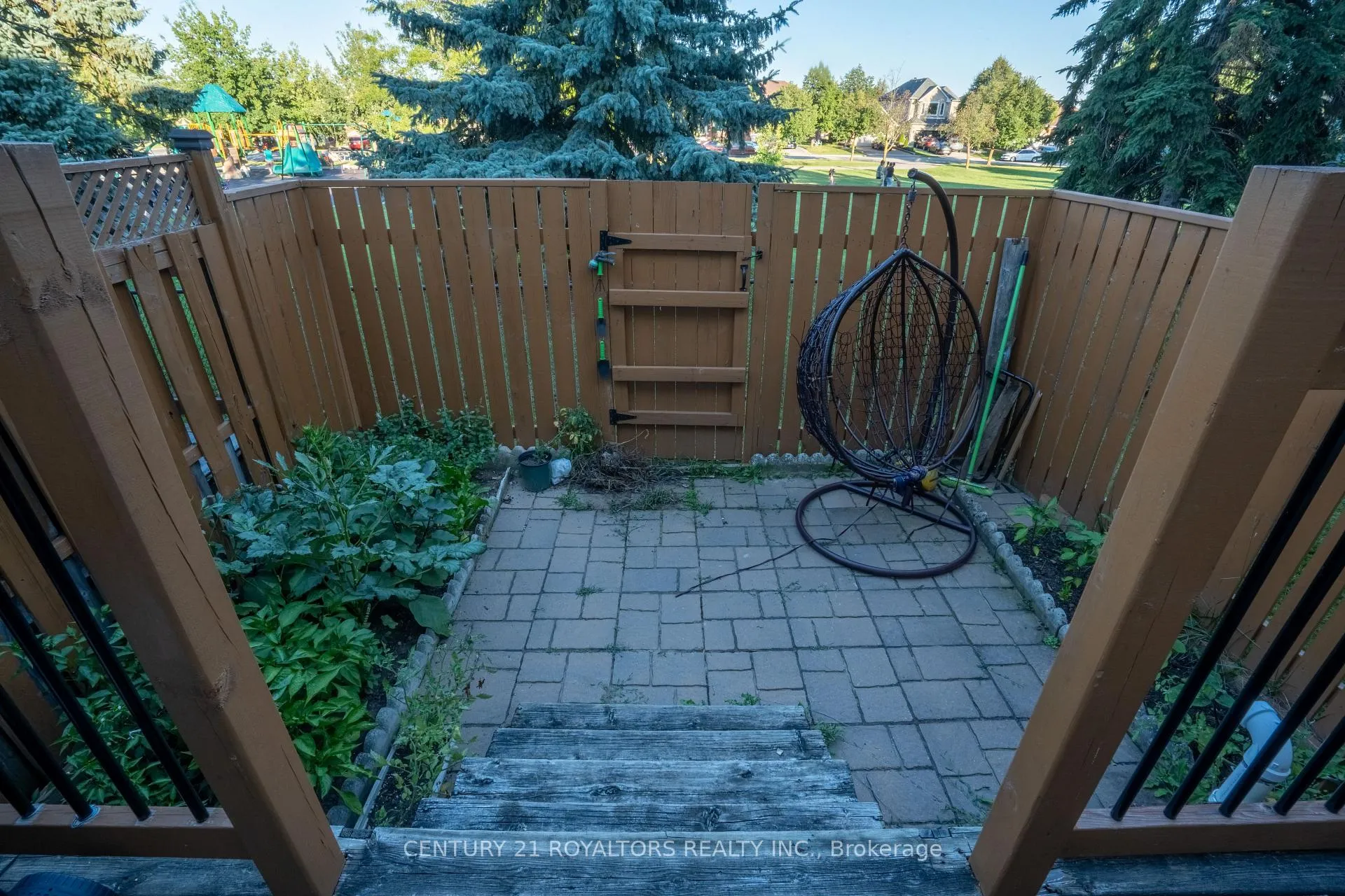 Photo 37 of 28 Spadina Road, Brampton, Brampton East — HOMEH