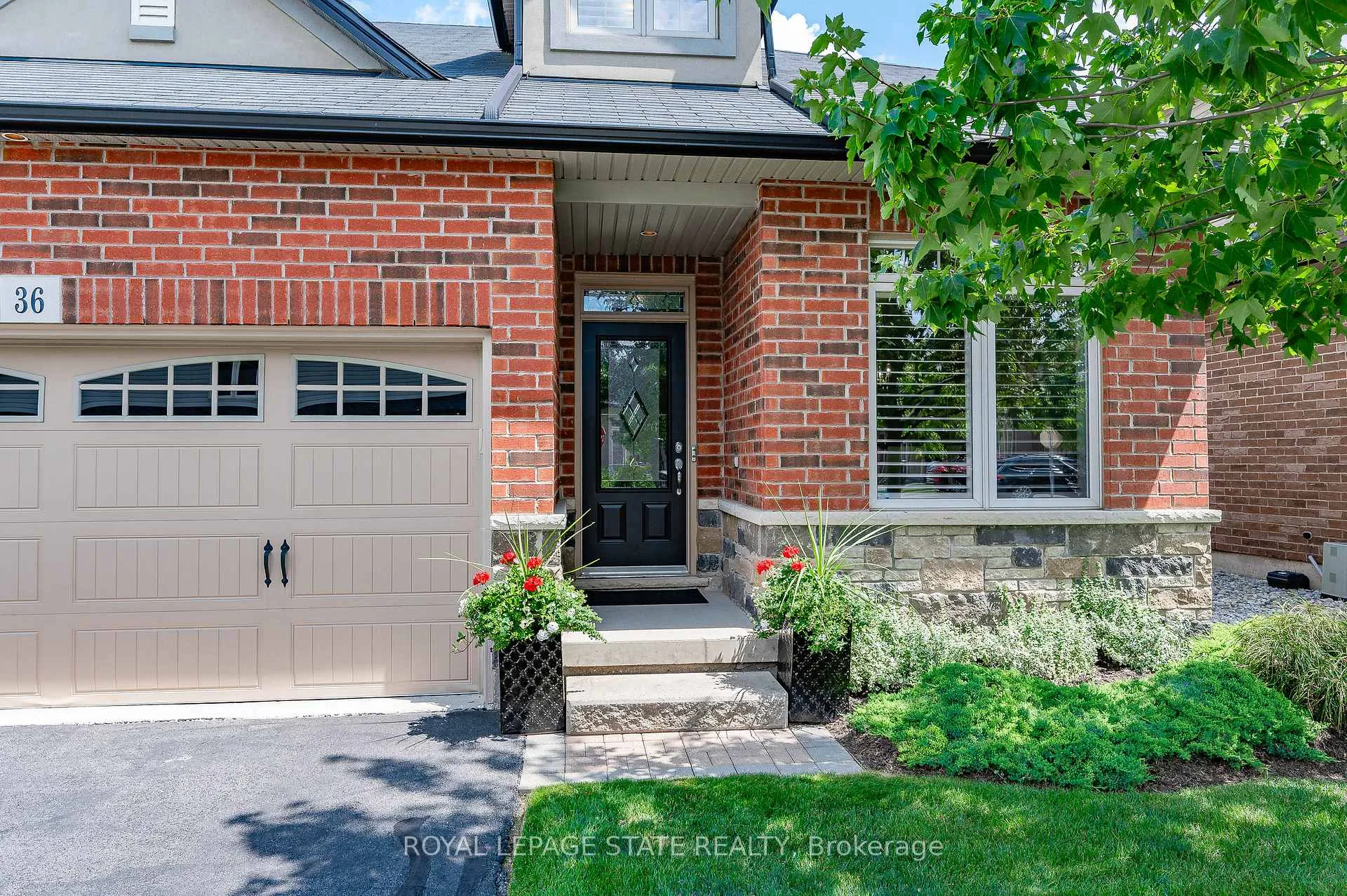 Photo 3 of 36 Toulon Avenue, Hamilton, Ancaster — HOMEH