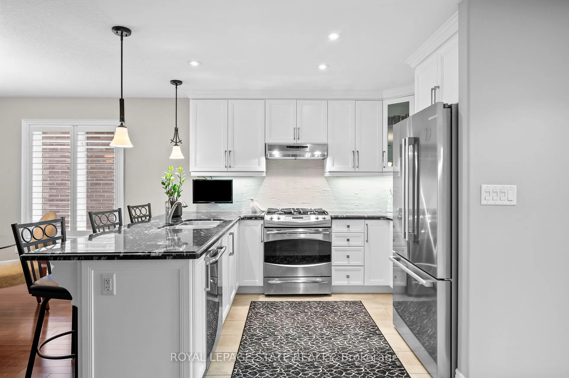 Photo 7 of 36 Toulon Avenue, Hamilton, Ancaster — HOMEH