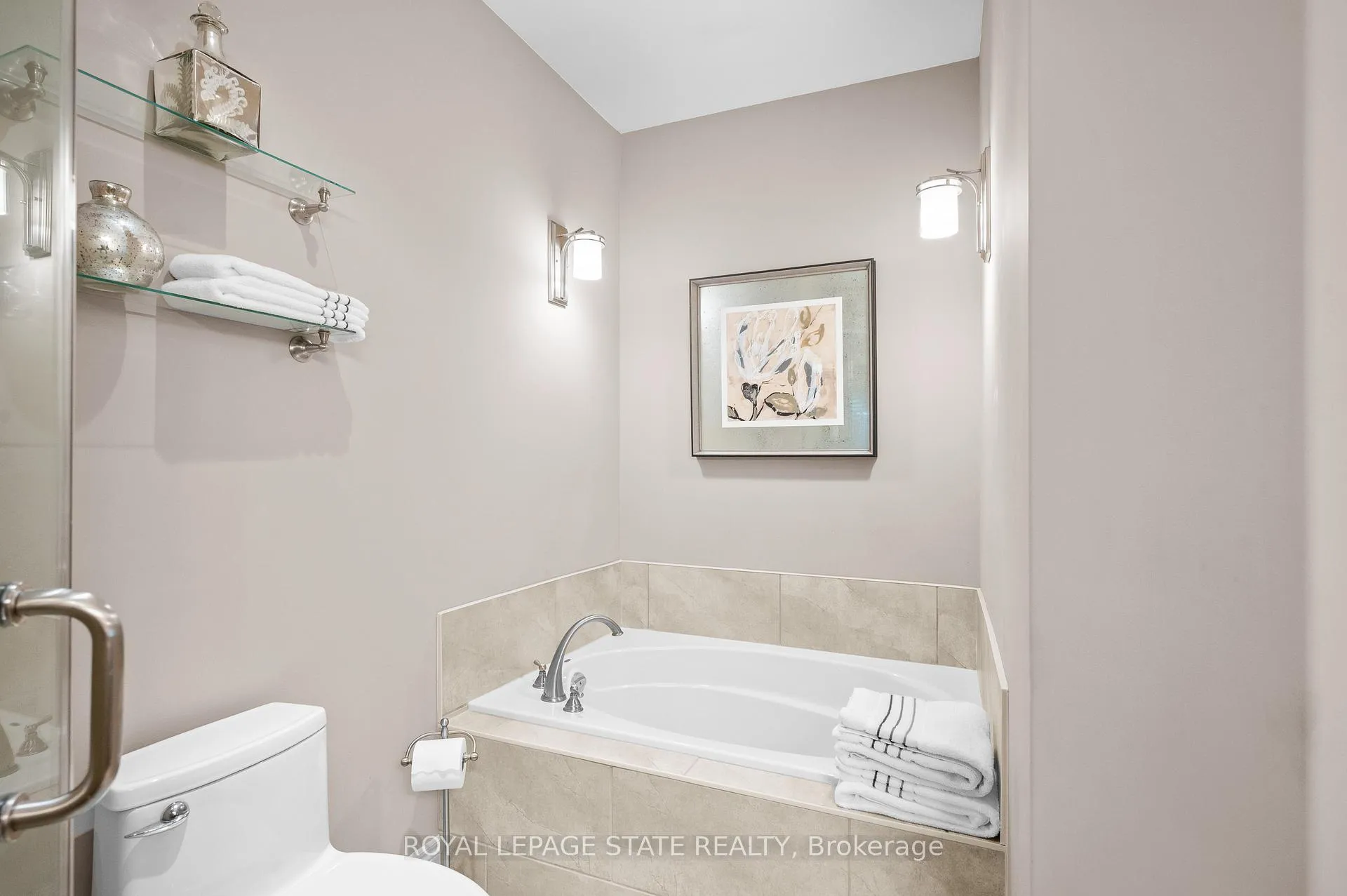 Photo 22 of 36 Toulon Avenue, Hamilton, Ancaster — HOMEH