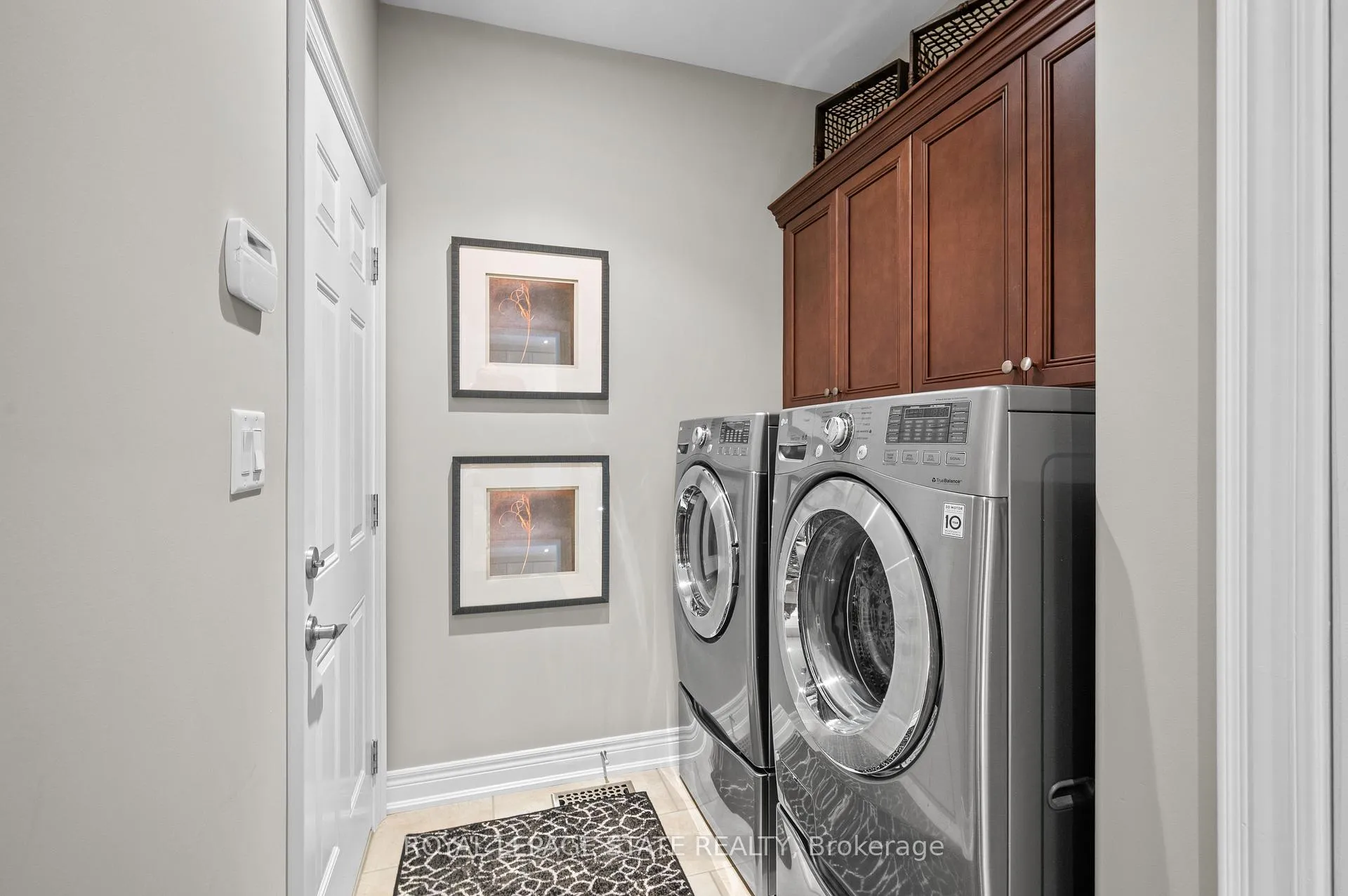 Photo 24 of 36 Toulon Avenue, Hamilton, Ancaster — HOMEH