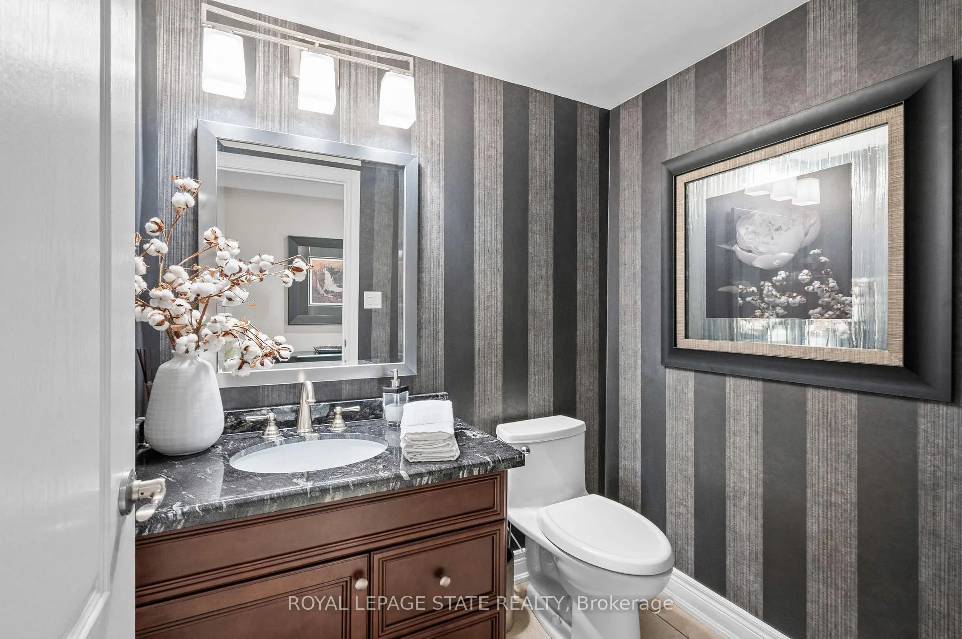 Photo 25 of 36 Toulon Avenue, Hamilton, Ancaster — HOMEH