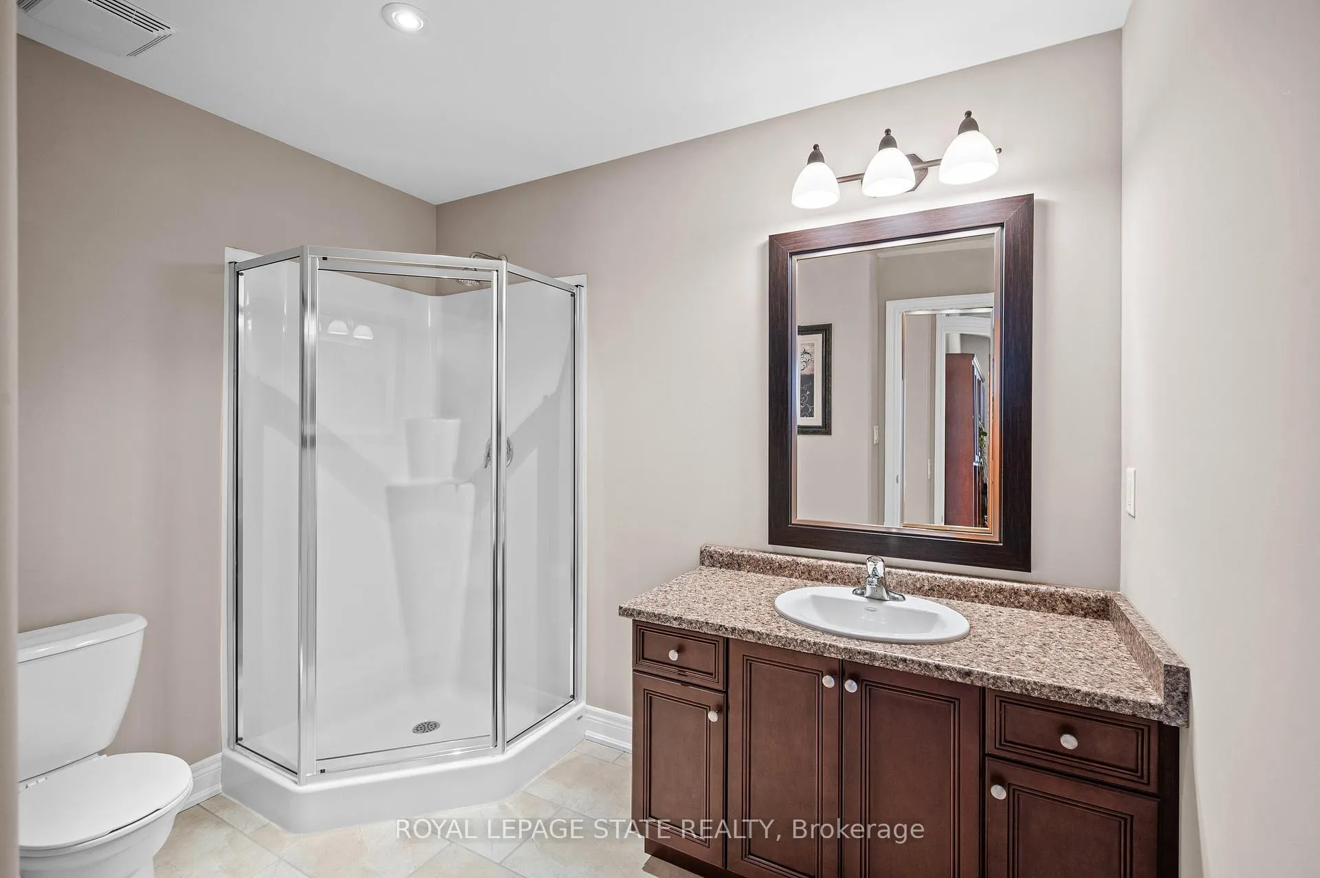 Photo 29 of 36 Toulon Avenue, Hamilton, Ancaster — HOMEH