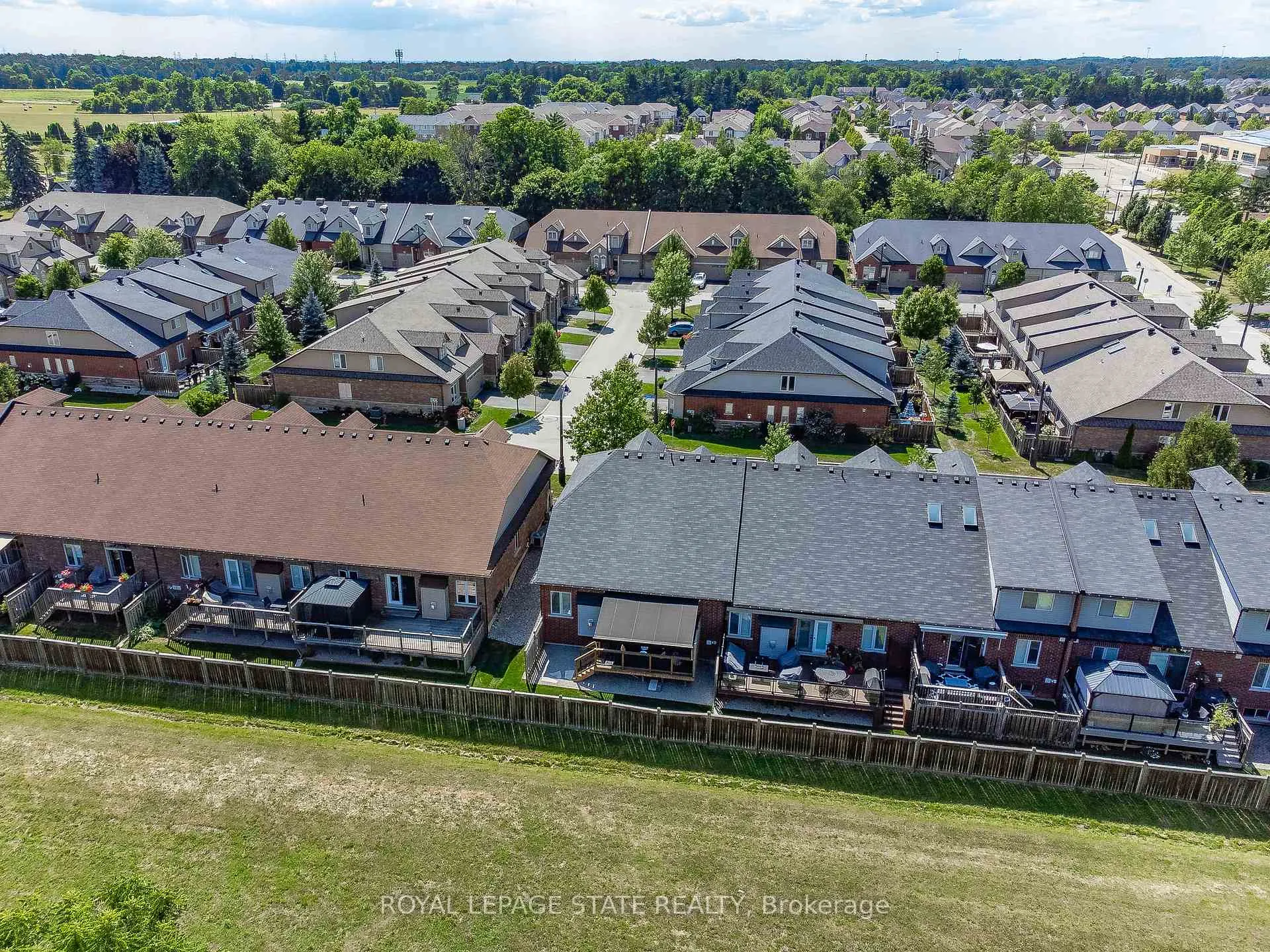 Photo 33 of 36 Toulon Avenue, Hamilton, Ancaster — HOMEH