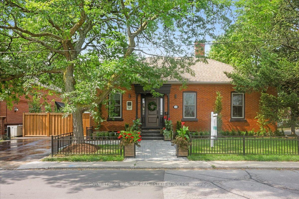 Photo 1 of 524 Locust Street, Burlington, Brant — HOMEH