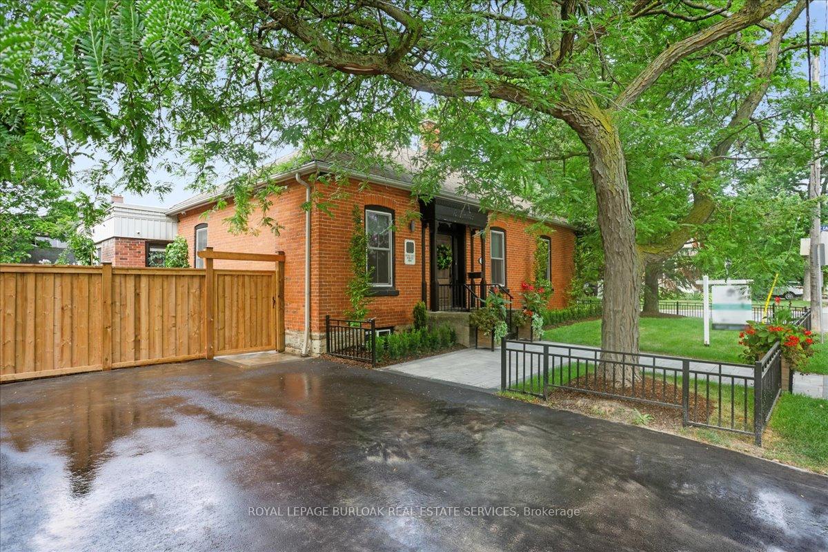 Photo 4 of 524 Locust Street, Burlington, Brant — HOMEH