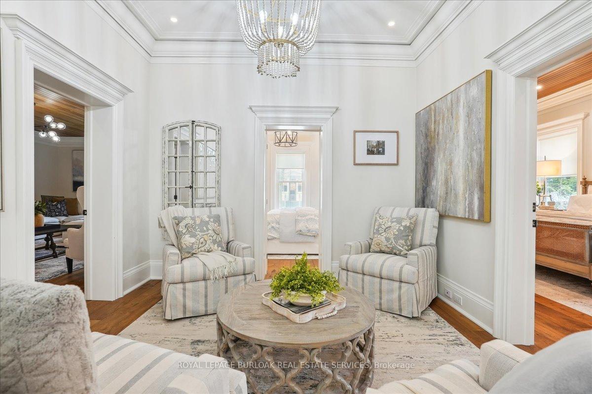 Photo 2 of 524 Locust Street, Burlington, Brant — HOMEH