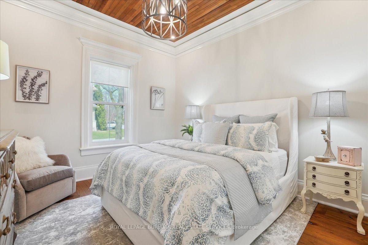 Photo 11 of 524 Locust Street, Burlington, Brant — HOMEH