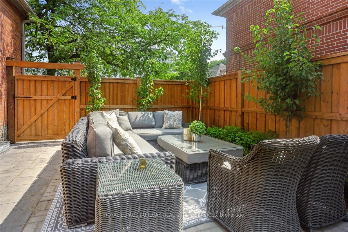 Photo 15 of 524 Locust Street, Burlington, Brant — HOMEH