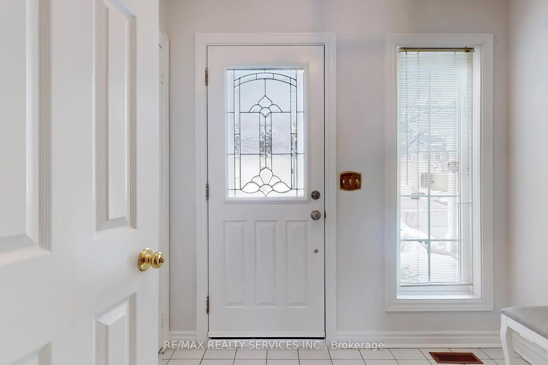 Photo 5 of 28 Heathcliffe Square, Brampton, Central Park — HOMEH