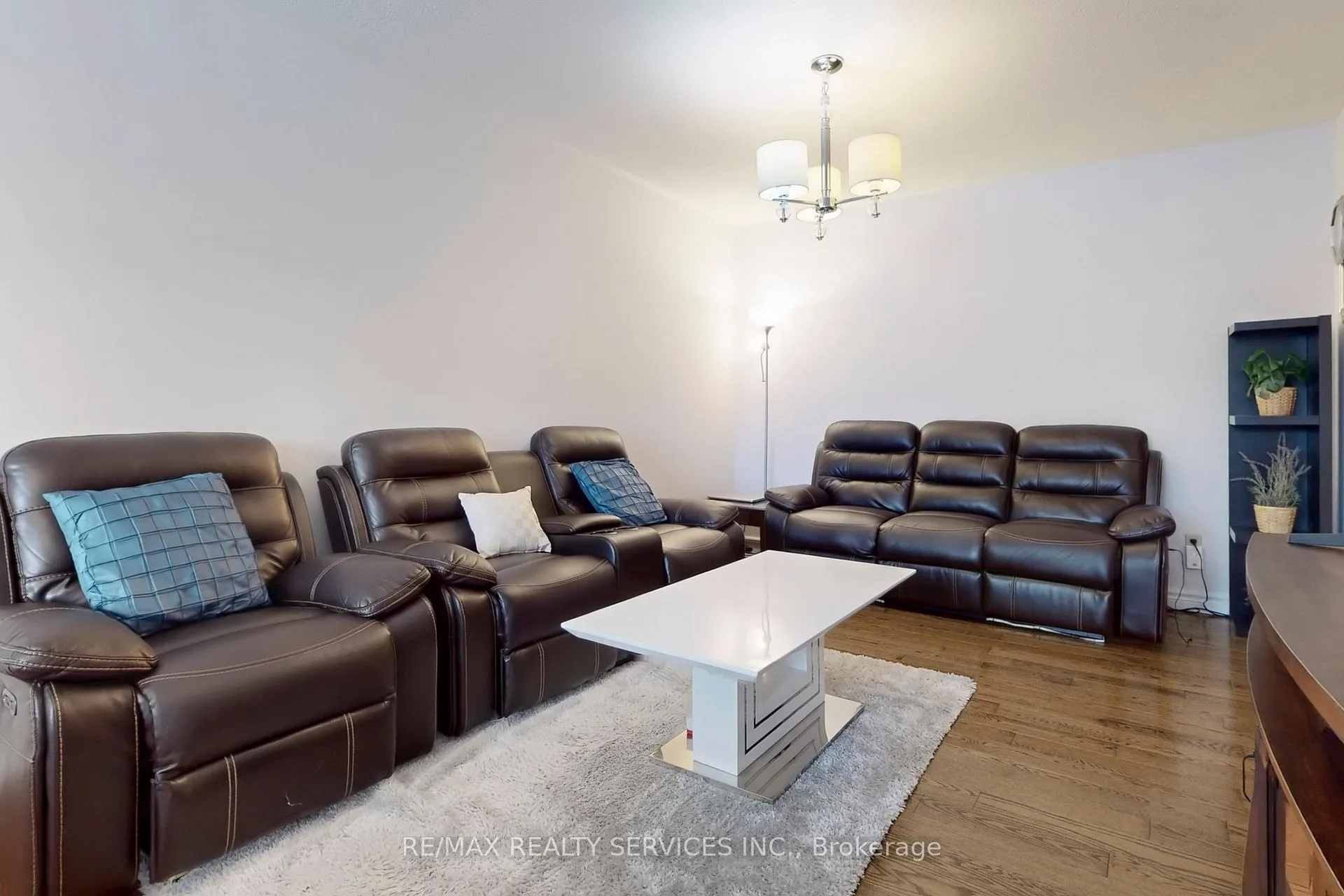 Photo 10 of 28 Heathcliffe Square, Brampton, Central Park — HOMEH