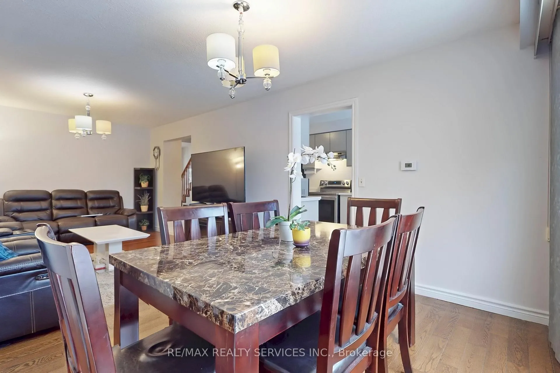 Photo 14 of 28 Heathcliffe Square, Brampton, Central Park — HOMEH