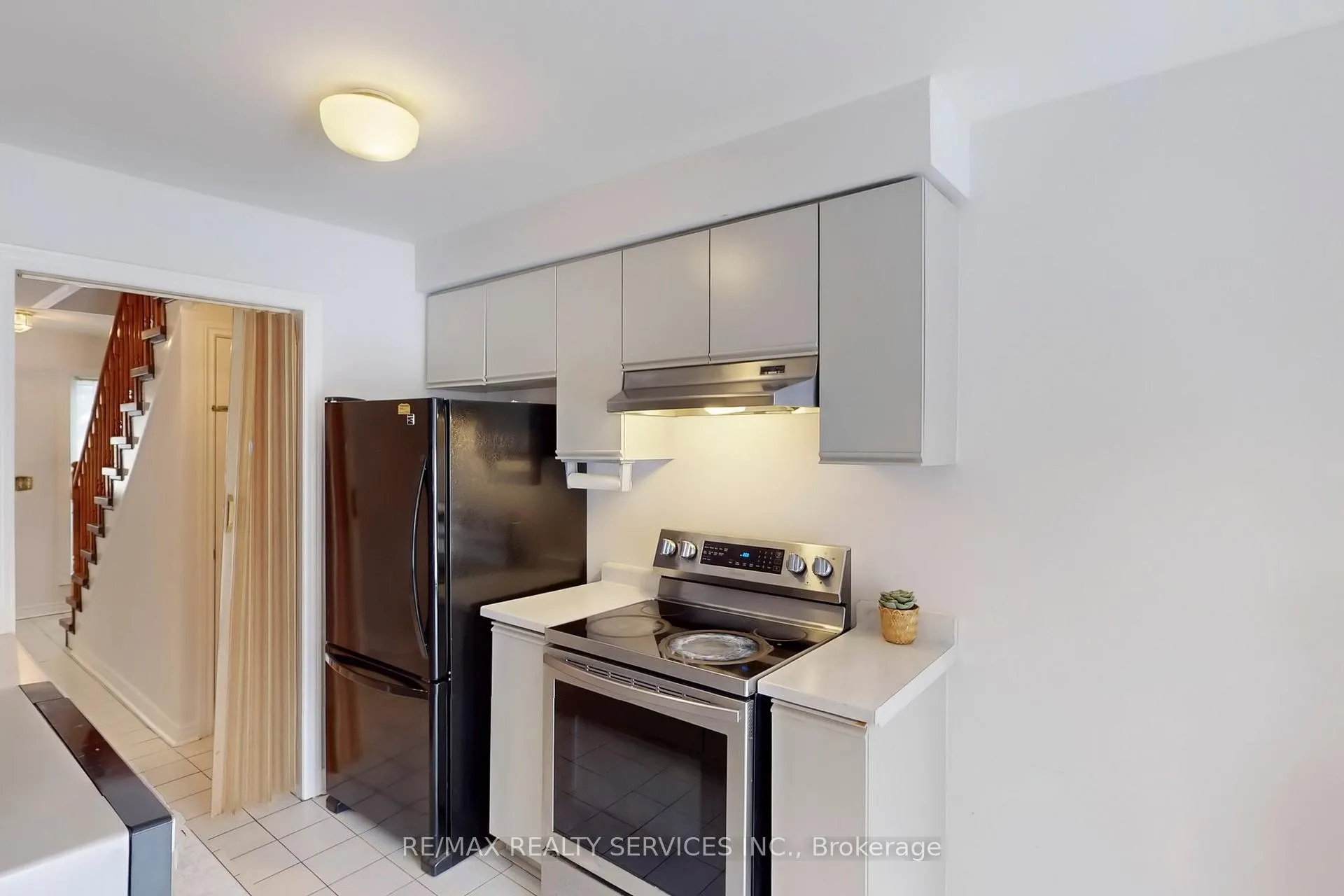 Photo 16 of 28 Heathcliffe Square, Brampton, Central Park — HOMEH