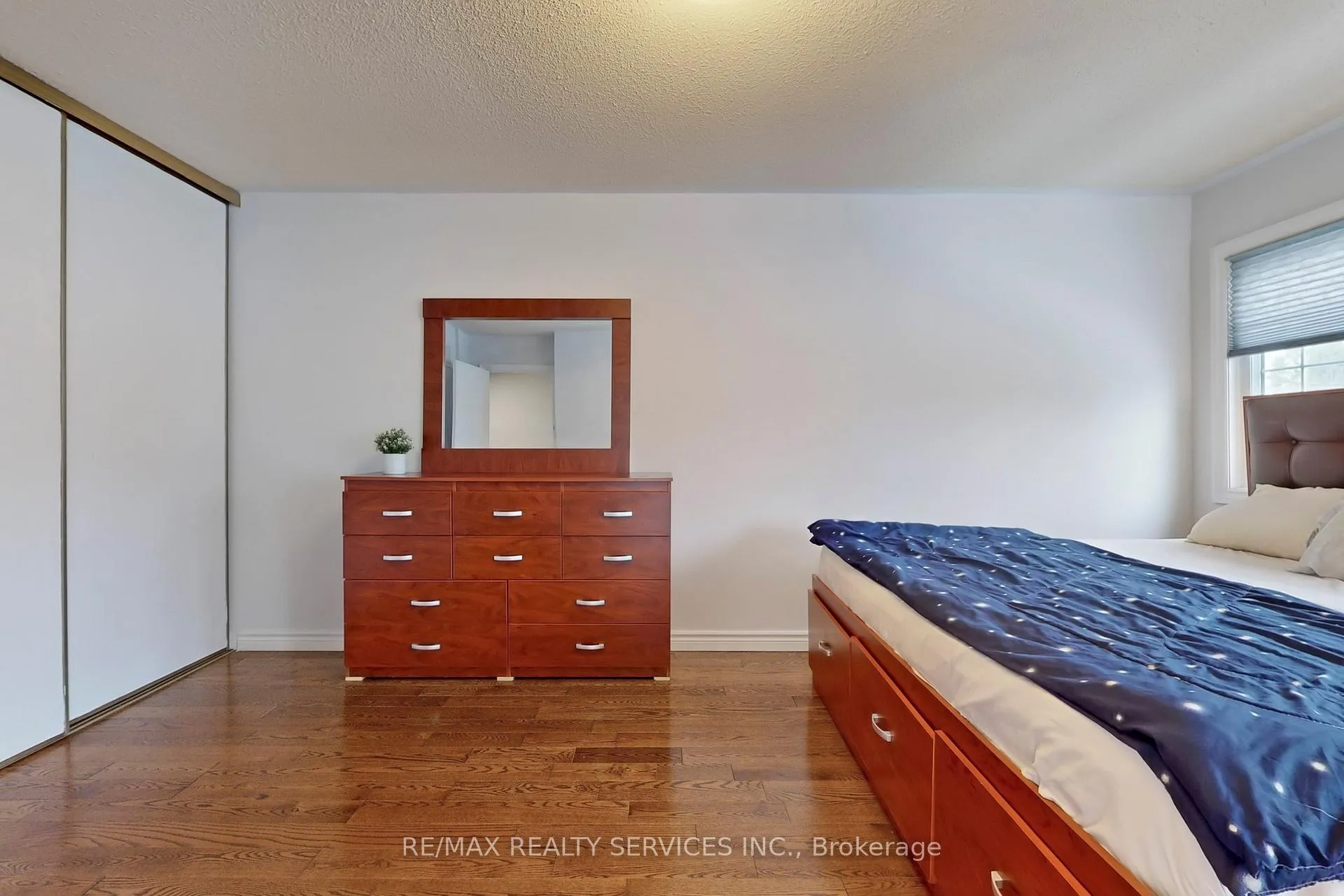 Photo 29 of 28 Heathcliffe Square, Brampton, Central Park — HOMEH