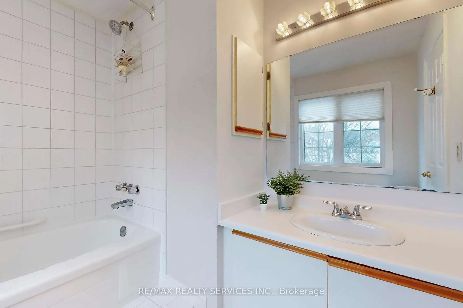 Photo 31 of 28 Heathcliffe Square, Brampton, Central Park — HOMEH