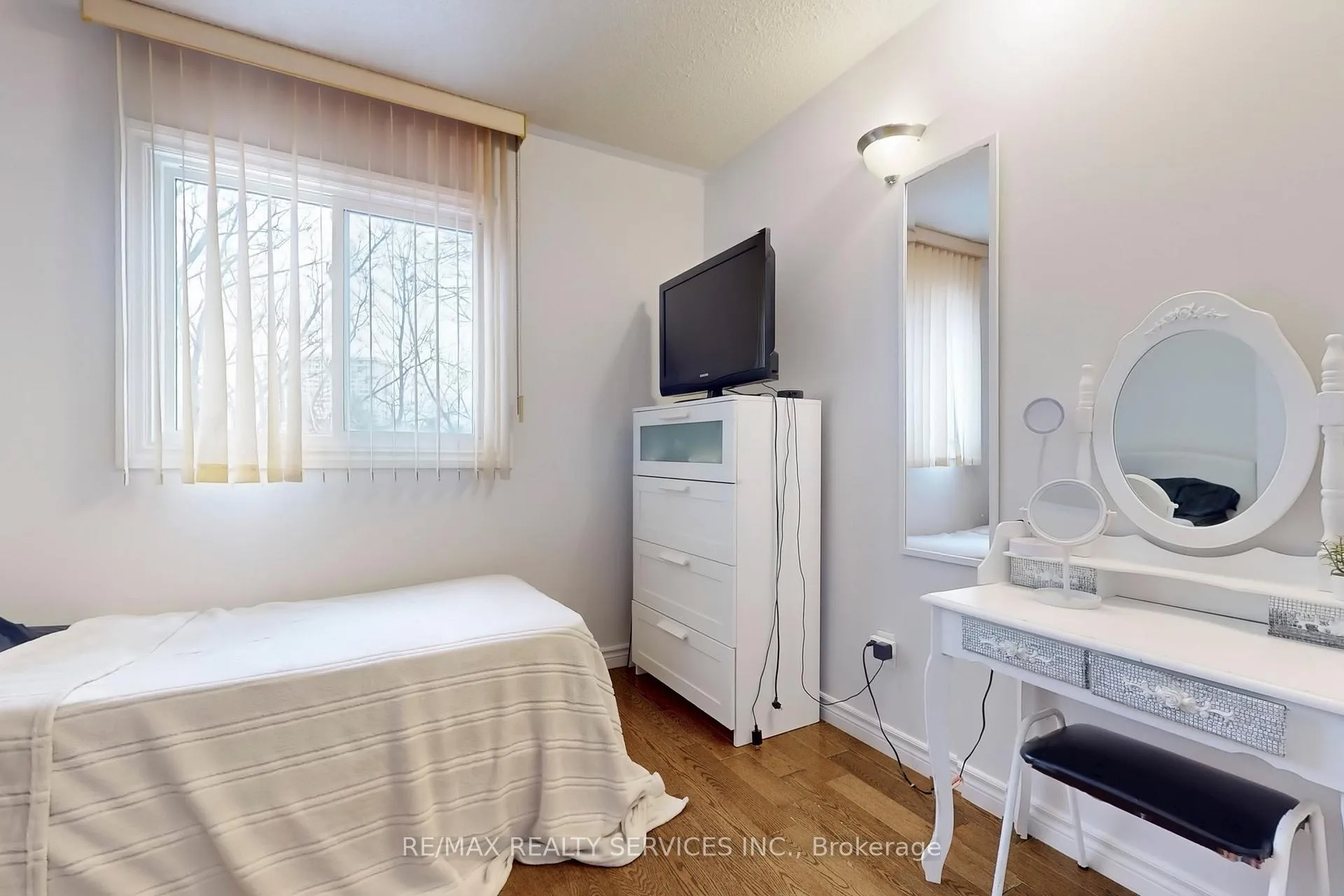 Photo 33 of 28 Heathcliffe Square, Brampton, Central Park — HOMEH