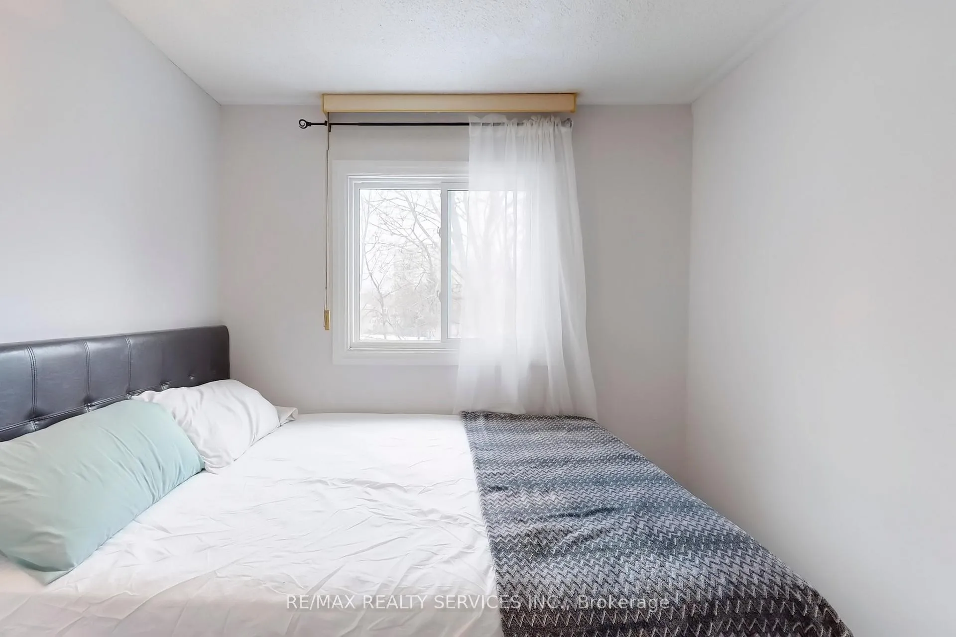 Photo 38 of 28 Heathcliffe Square, Brampton, Central Park — HOMEH