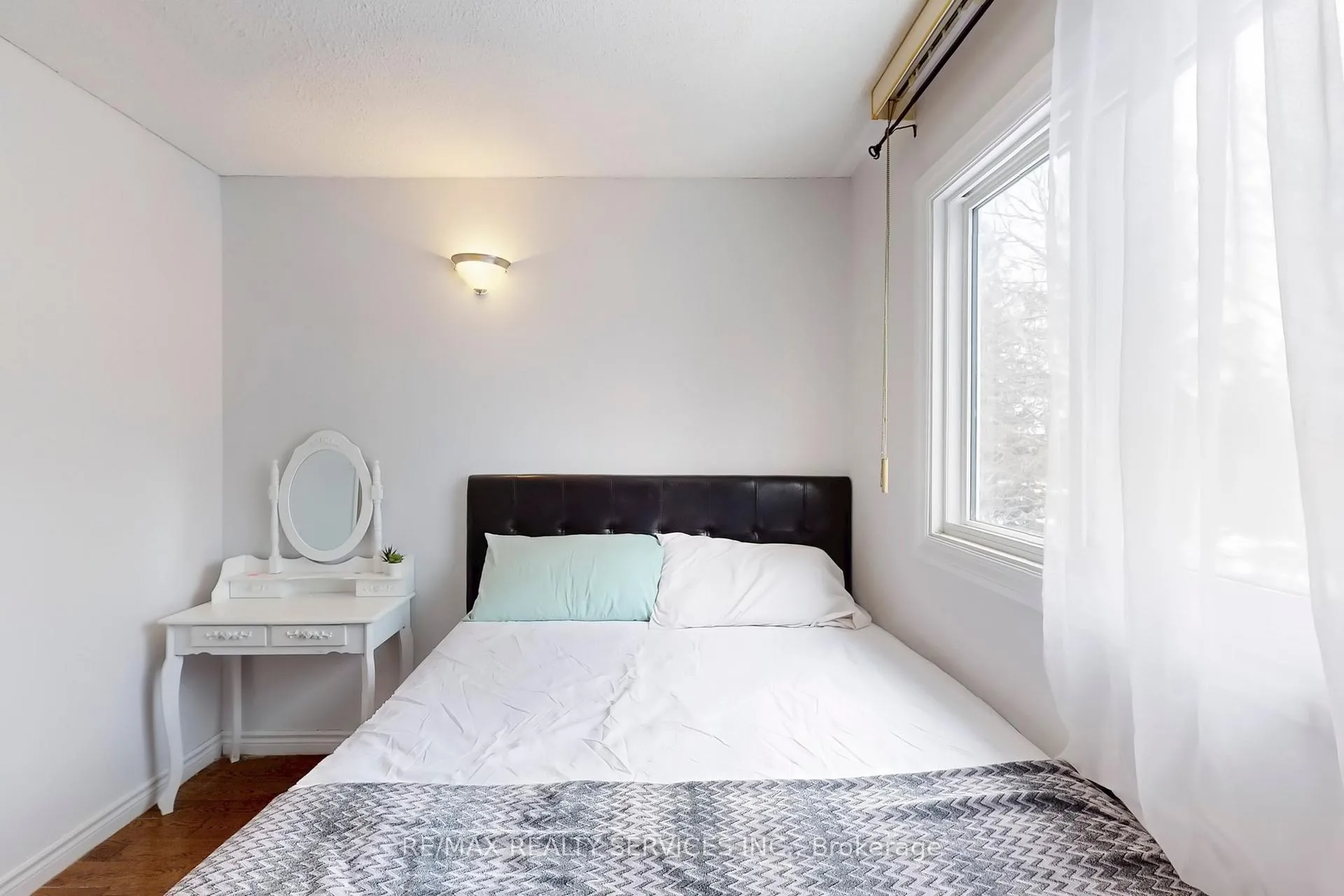 Photo 39 of 28 Heathcliffe Square, Brampton, Central Park — HOMEH