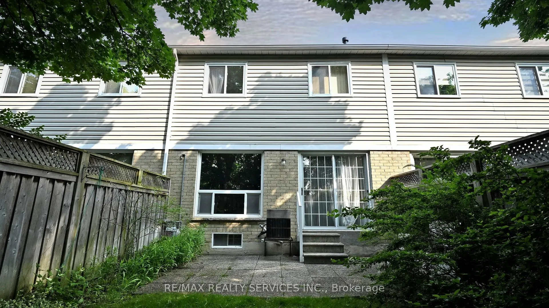 Photo 43 of 28 Heathcliffe Square, Brampton, Central Park — HOMEH