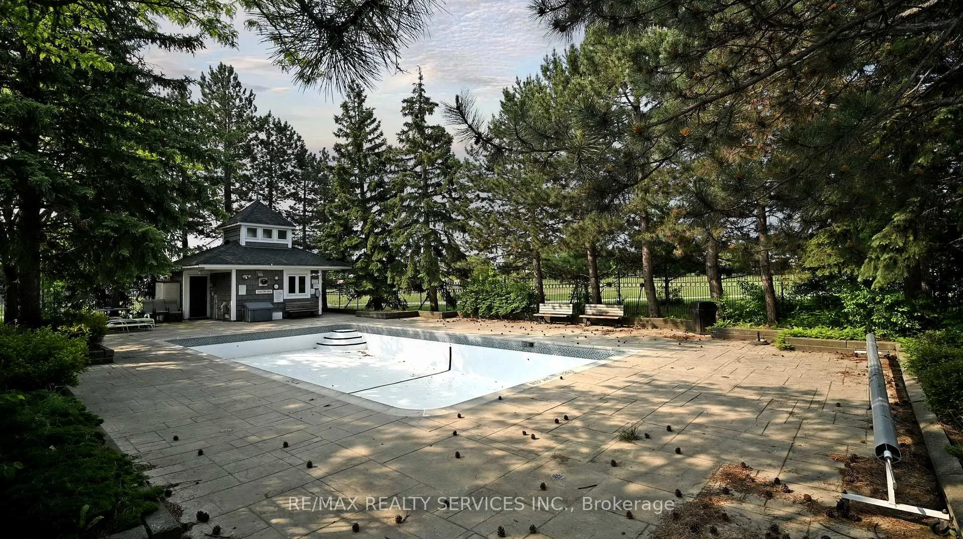 Photo 46 of 28 Heathcliffe Square, Brampton, Central Park — HOMEH