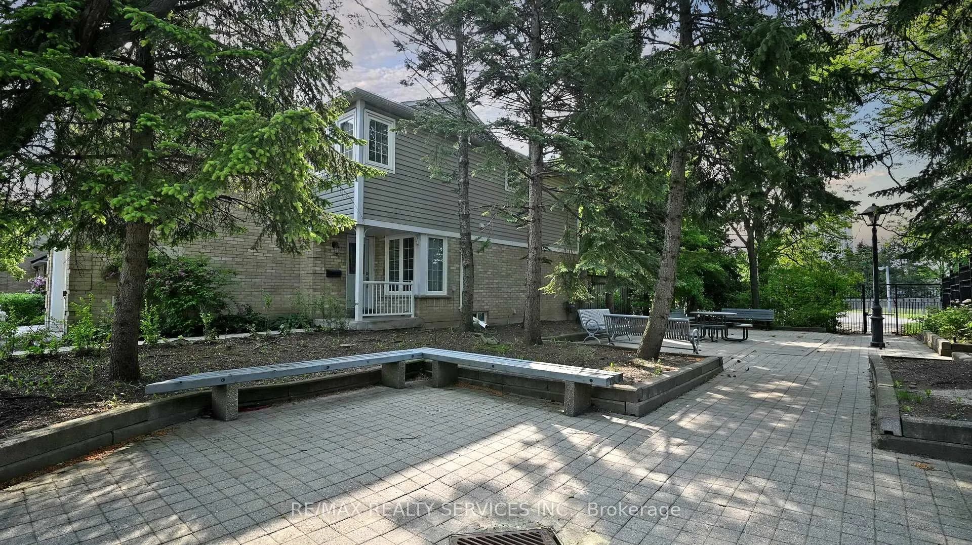 Photo 48 of 28 Heathcliffe Square, Brampton, Central Park — HOMEH